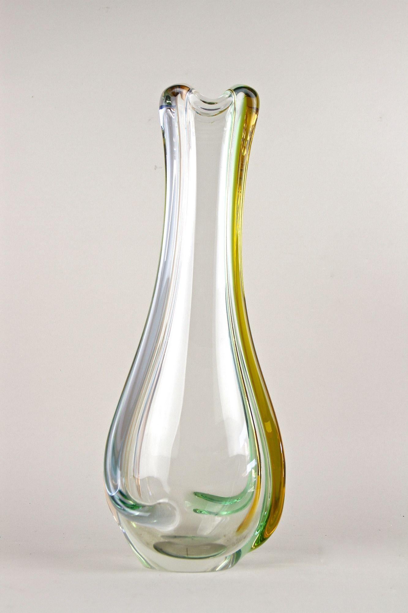 Mid Century Modern Murano Glass Vase by Sommerso Murano, Italy circa 1960 For Sale 3