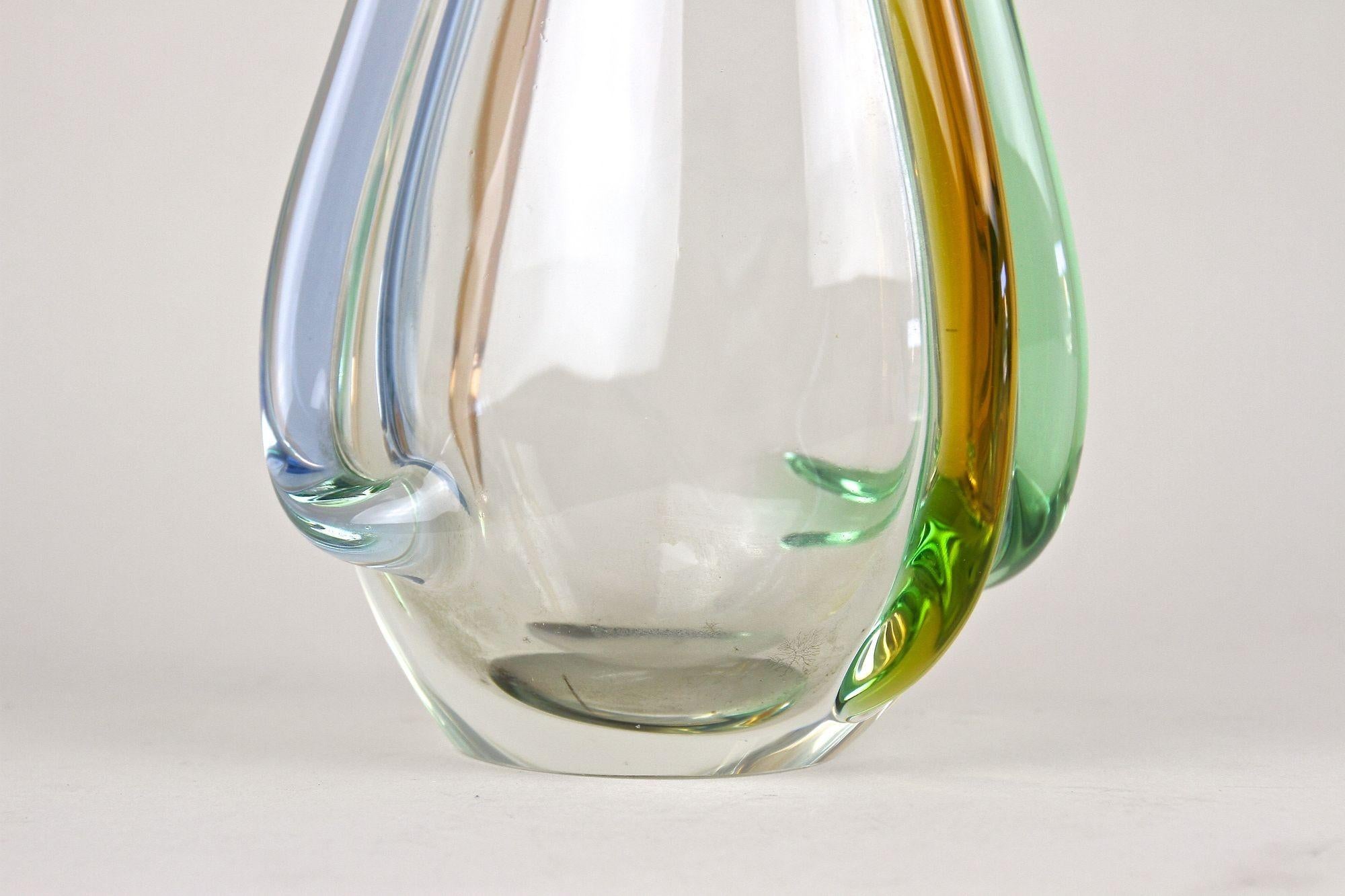 Mid Century Modern Murano Glass Vase by Sommerso Murano, Italy circa 1960 For Sale 4