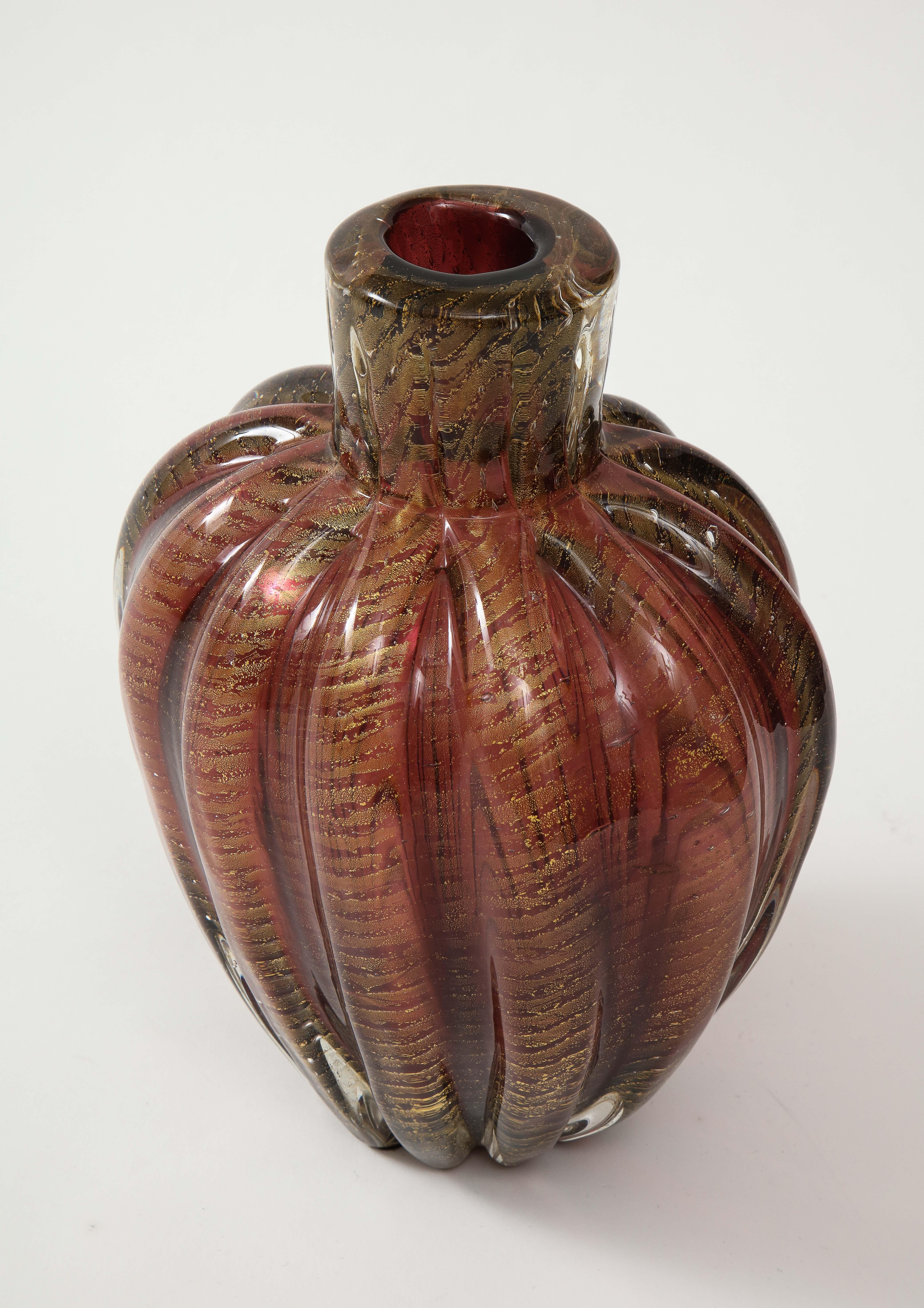 1970s Mid-Century Modern Murano glass vase, in good vintage original condition with minor wear and patina due to age and use.