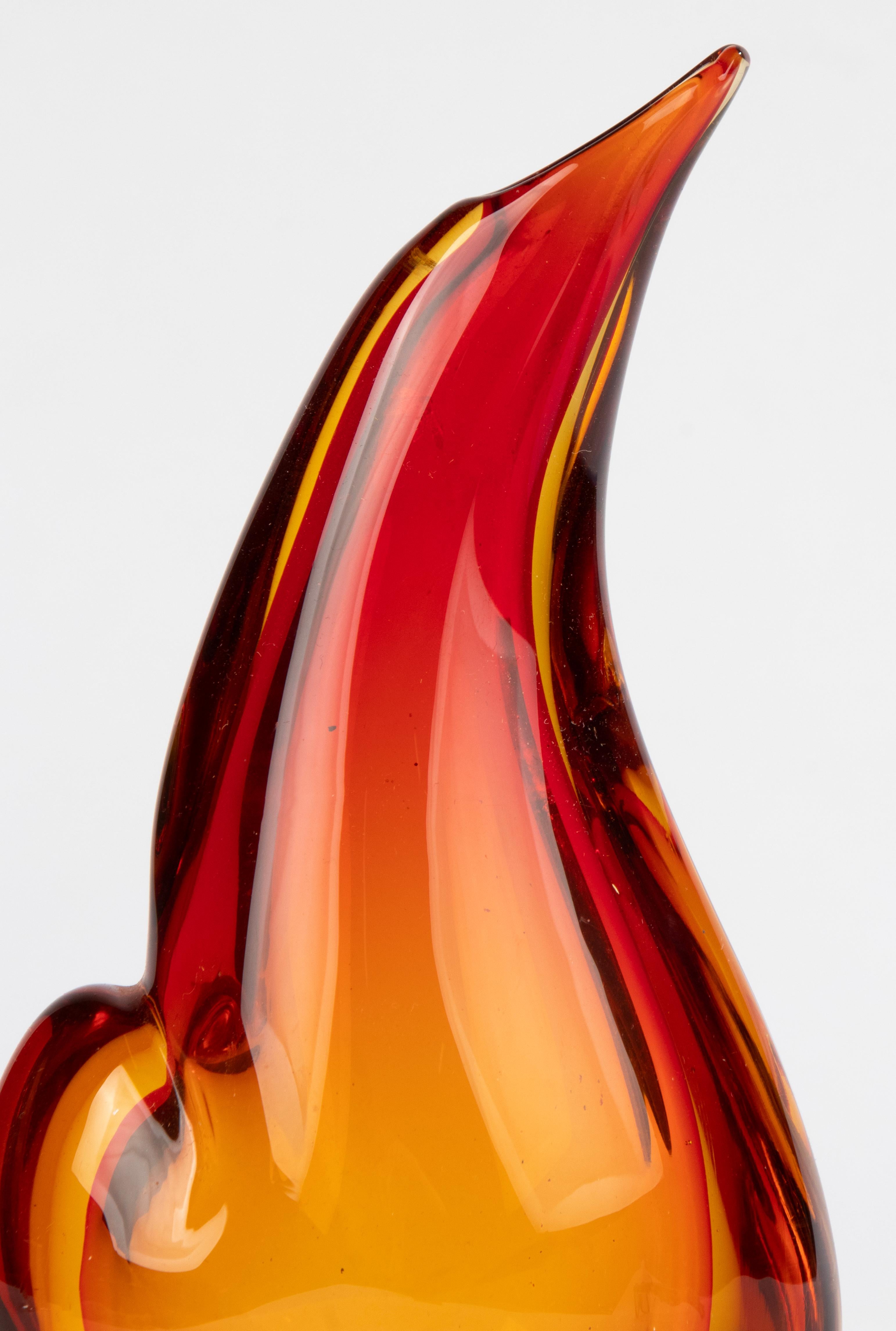 A beautiful flame shaped Murano glass vase, attributed to the Italian designer Fulvio Bianconi. 
The vase is in very good condition, no chips and no feta bites. 
Beautiful gradient colors. 

Dimensions: 10 x 5 cm and 18 cm tall. 
Free shipping