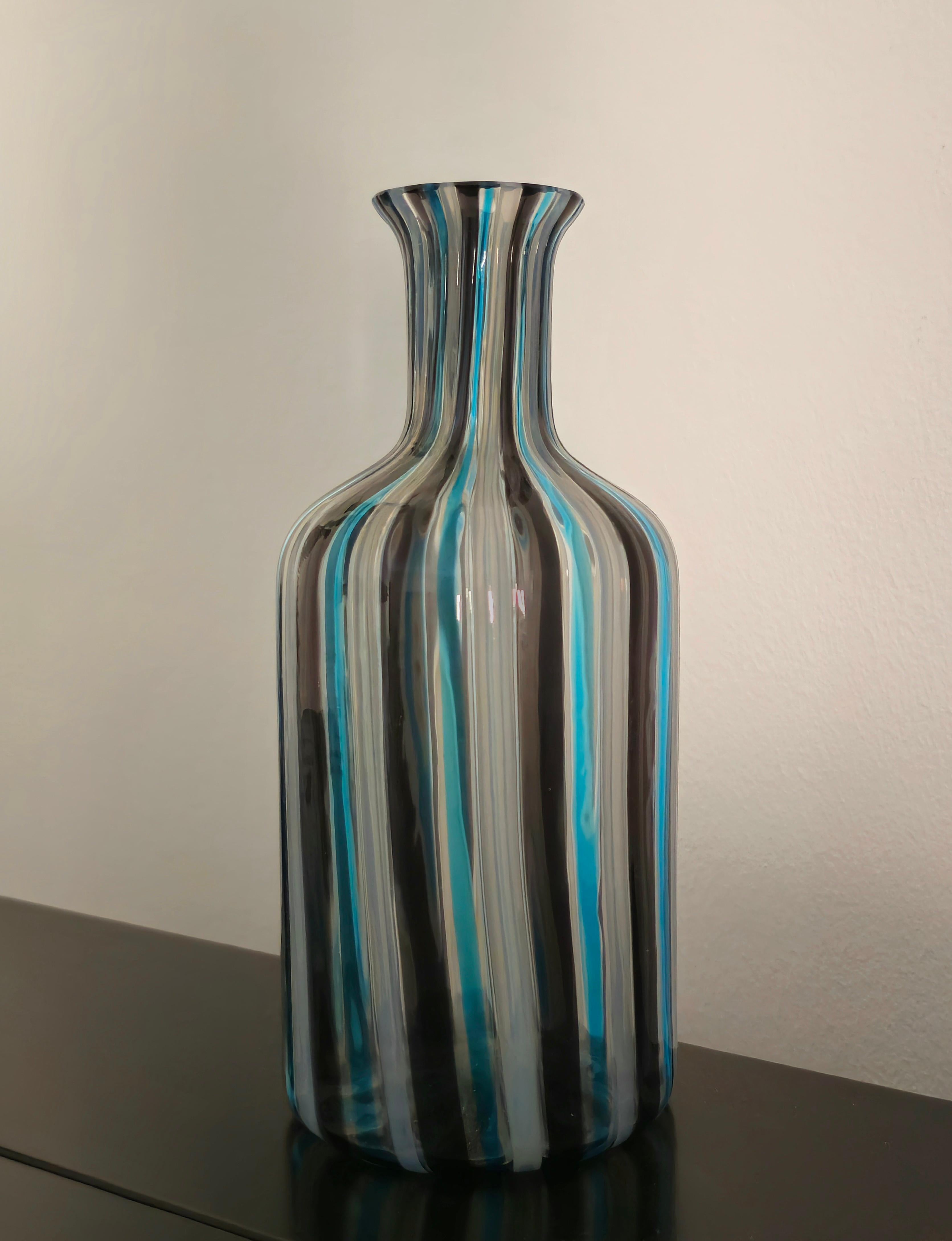 XX secolo Vaso in vetro di Murano di metà secolo, multicolore, di Salviati & C. Design Italia anni 80/90 in vendita