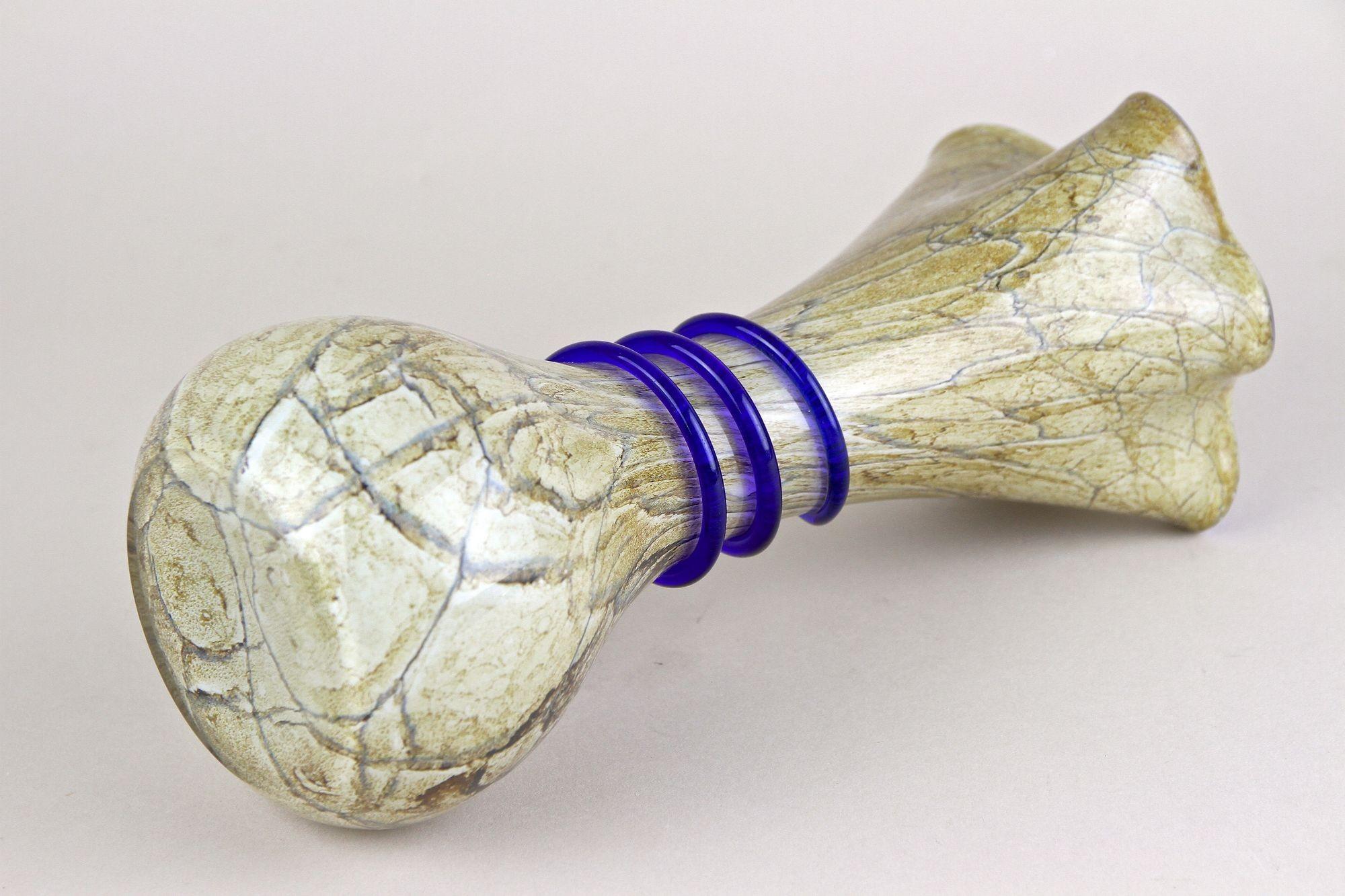 Mid Century Modern Murano Glass Vase With Blue Glass Thread, Italy ca. 1970s For Sale 6