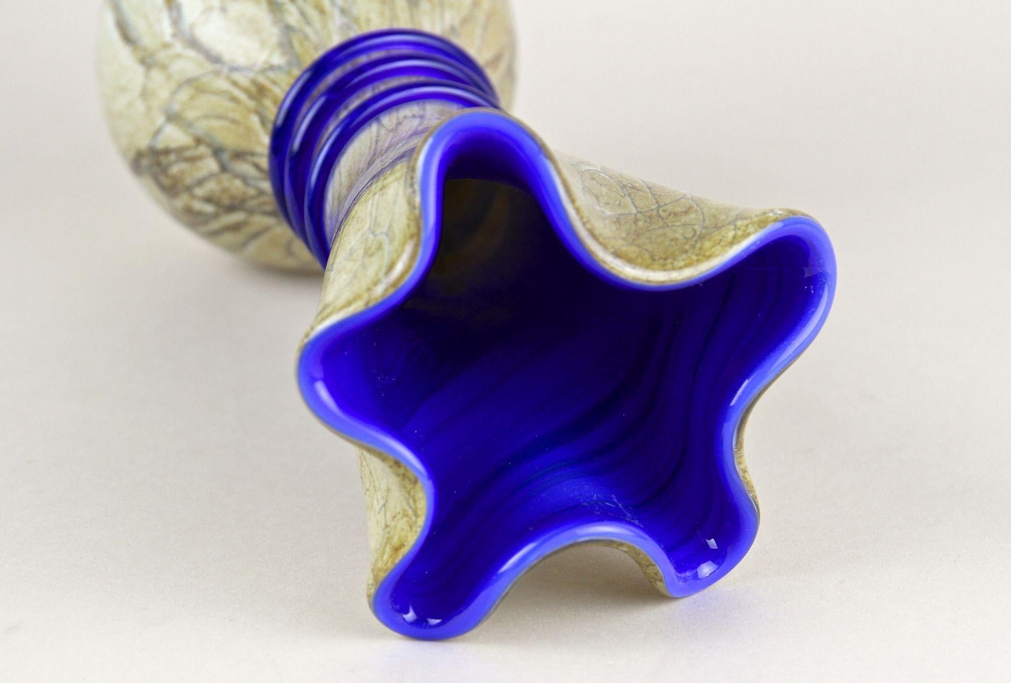 Mid Century Modern Murano Glass Vase With Blue Glass Thread, Italy ca. 1970s For Sale 8