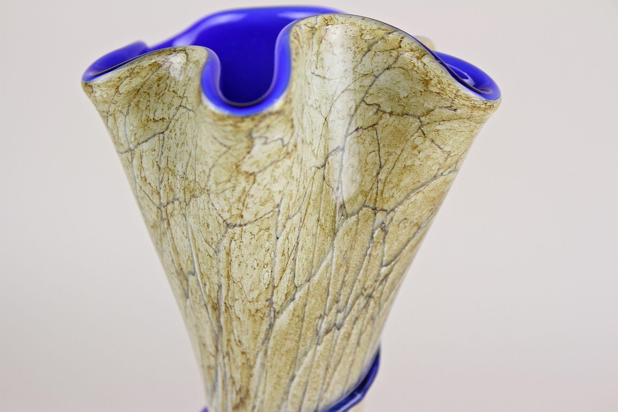 Mid Century Modern Murano Glass Vase With Blue Glass Thread, Italy ca. 1970s For Sale 11