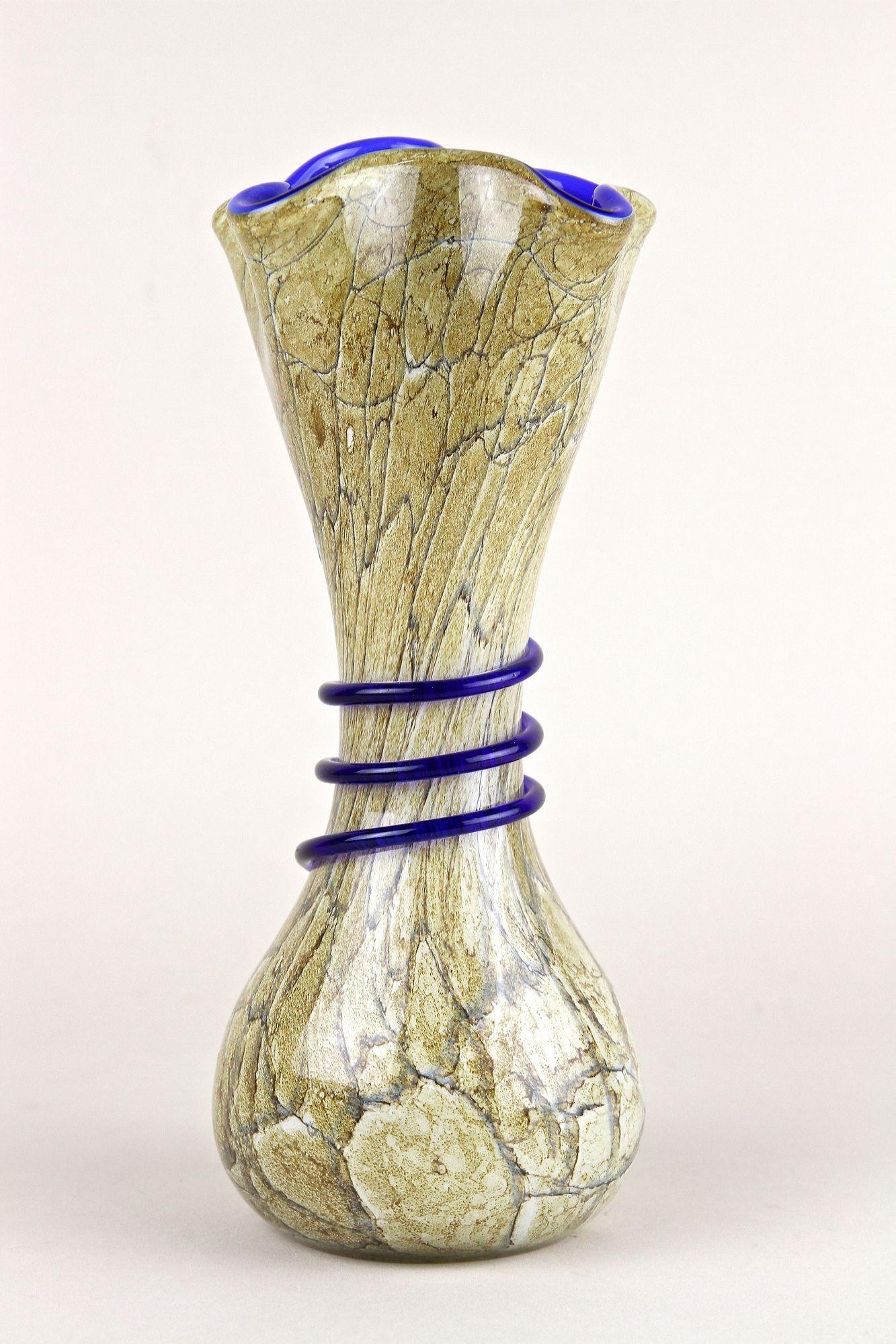 20th Century Mid Century Modern Murano Glass Vase With Blue Glass Thread, Italy ca. 1970s For Sale