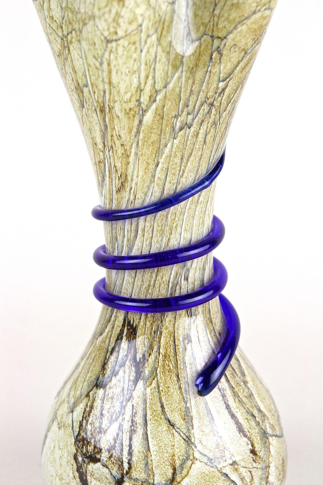 Mid Century Modern Murano Glass Vase With Blue Glass Thread, Italy ca. 1970s For Sale 2