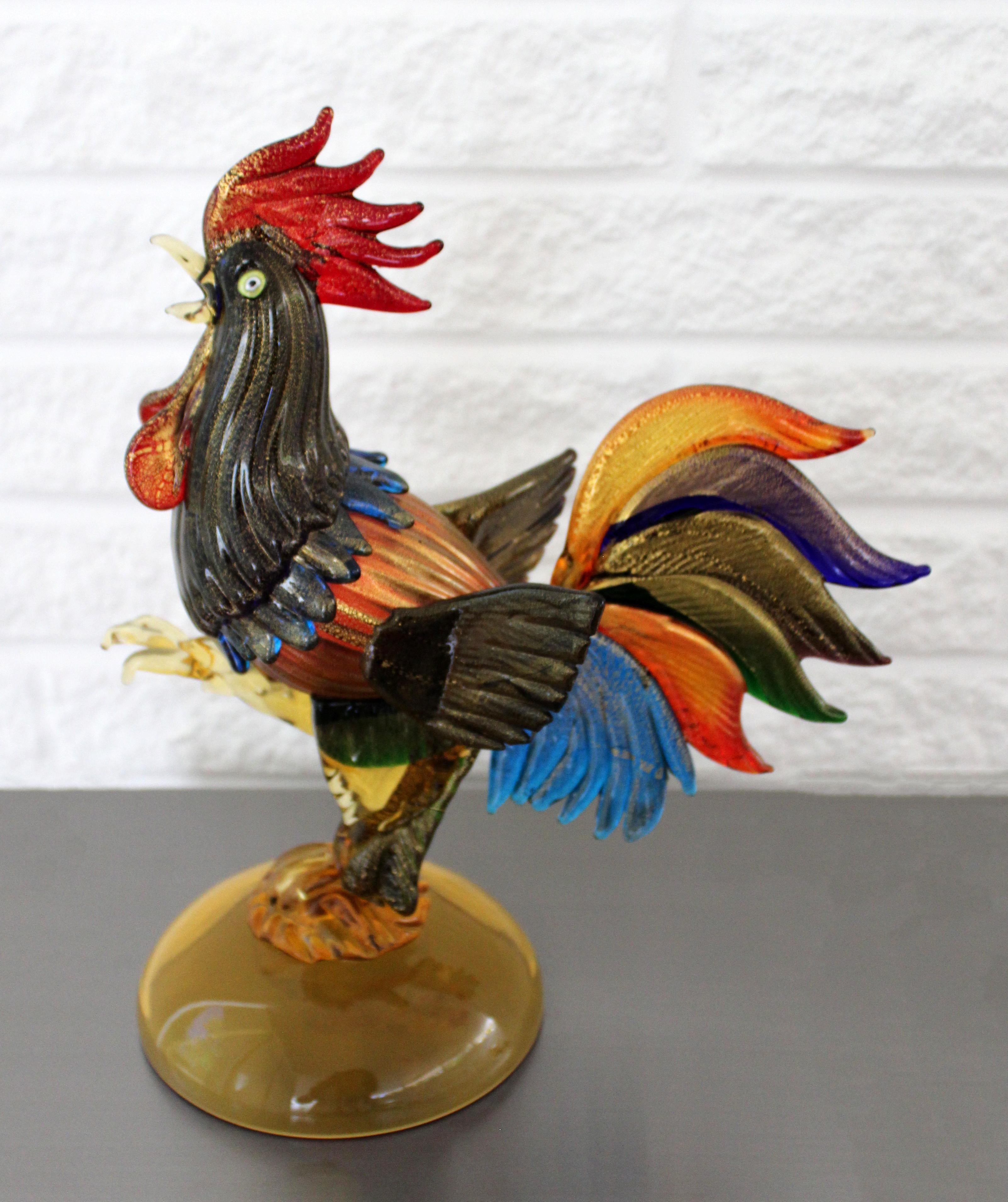 For your consideration is a gorgeous, Murano glass rooster table sculpture, made in Italy, circa 1950s. In excellent condition. The dimensions are 12