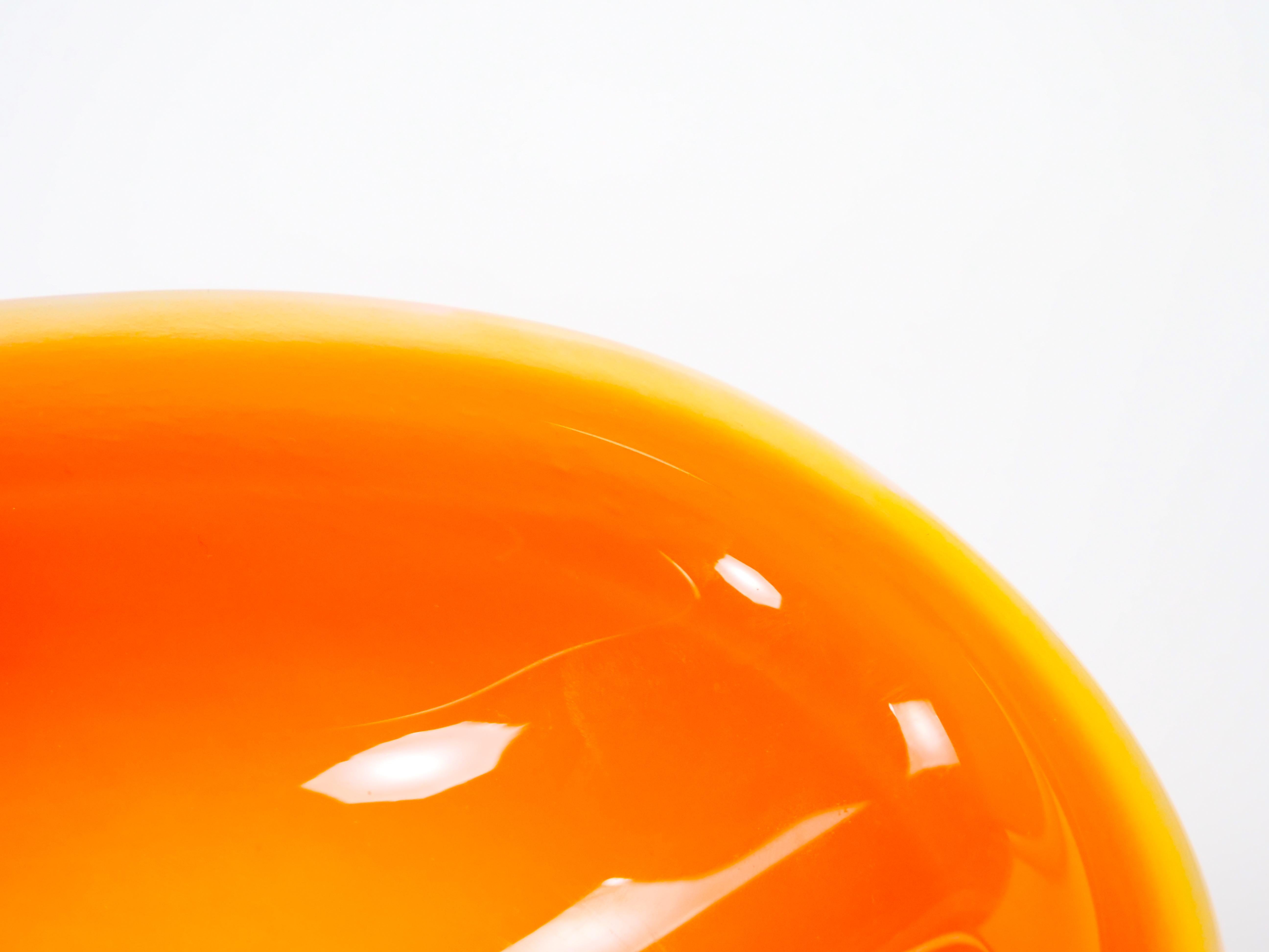 Bol décoratif / pièce en verre de Murano de forme géométrique datant du milieu du siècle passé et soufflé à la bouche en vente 1