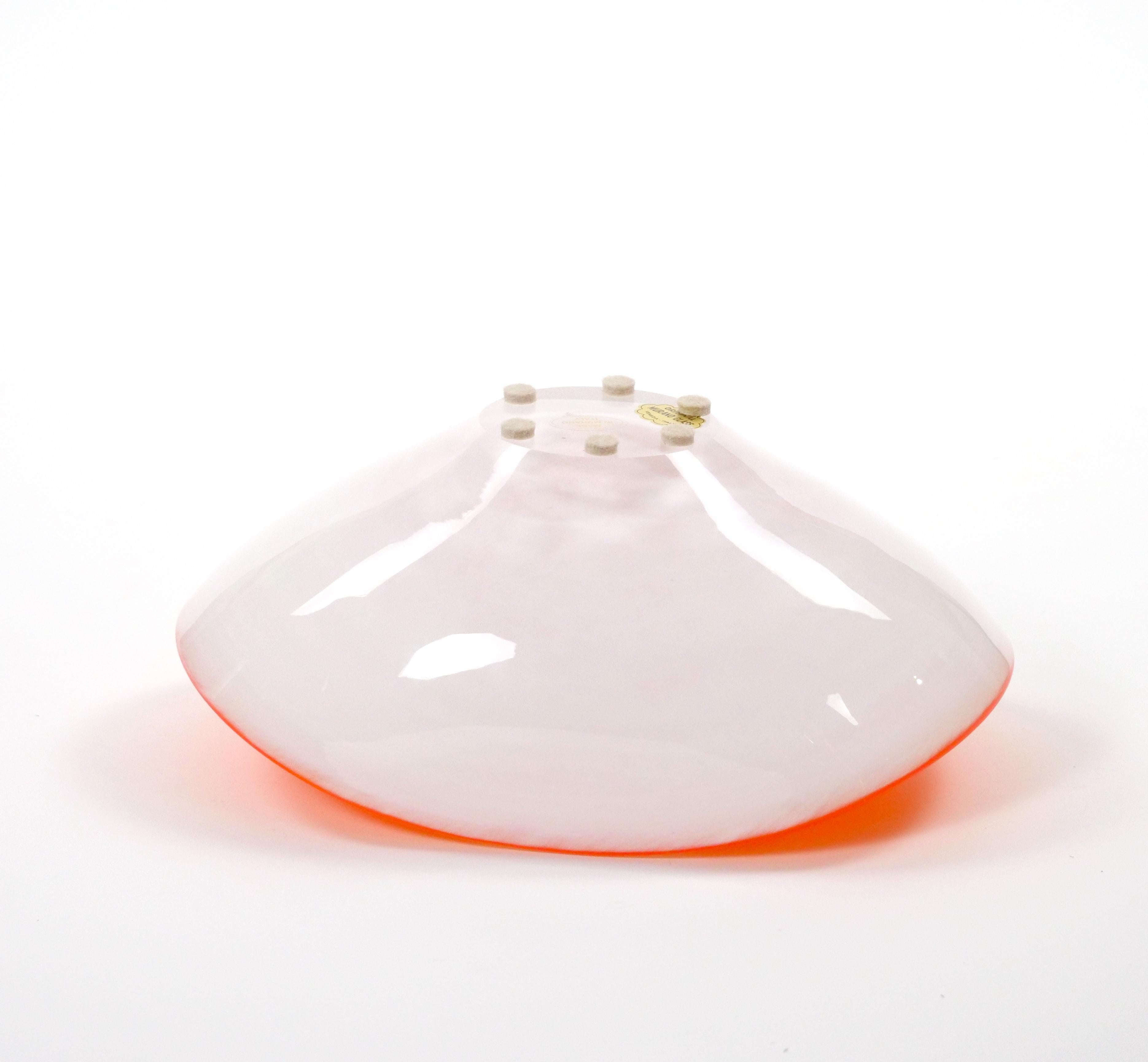 Bol décoratif / pièce en verre de Murano de forme géométrique datant du milieu du siècle passé et soufflé à la bouche en vente 2