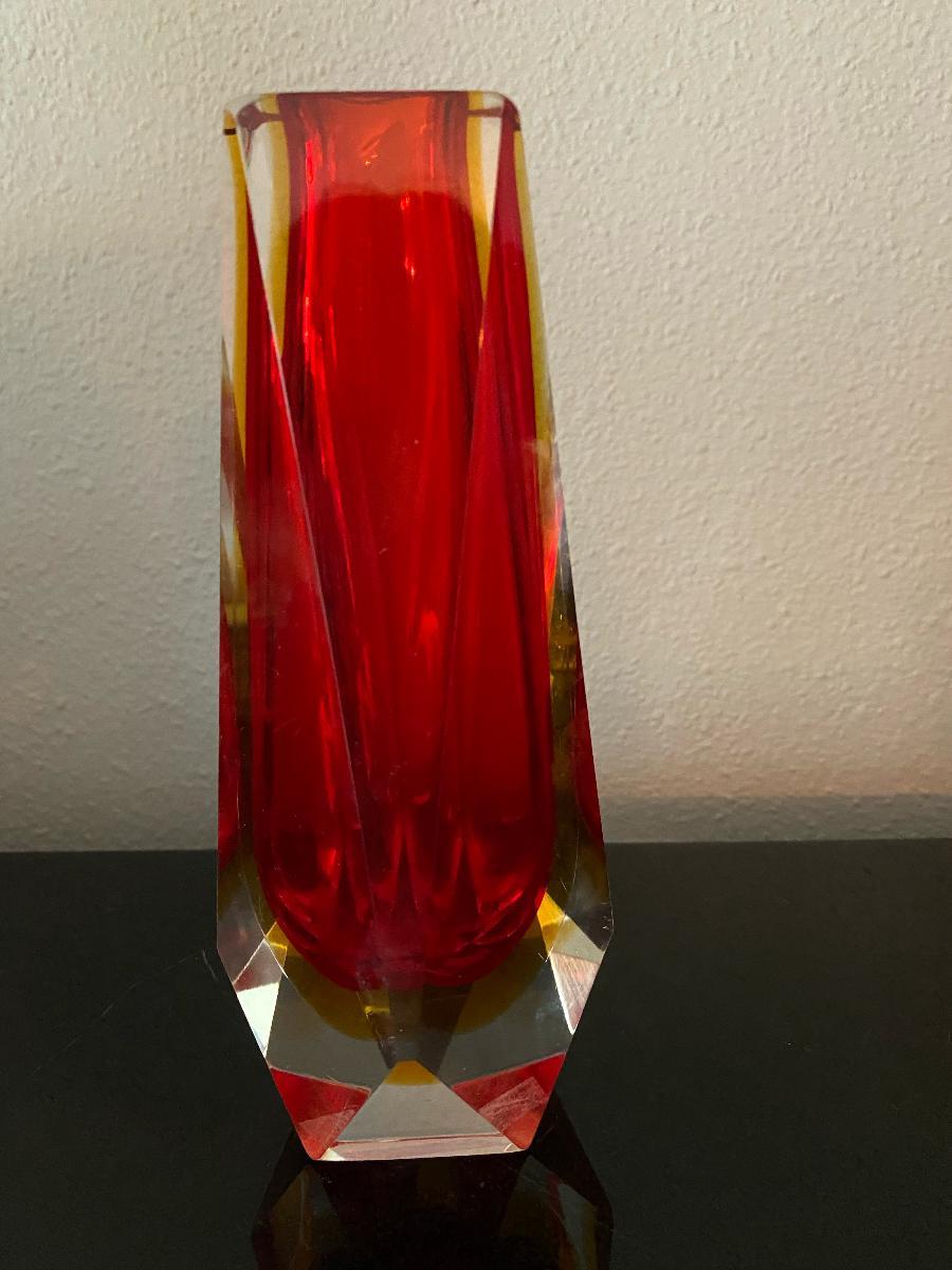Beautiful red mid-century Italian Murano glass vase. Made using the Sommerso (submerged) glass technique.