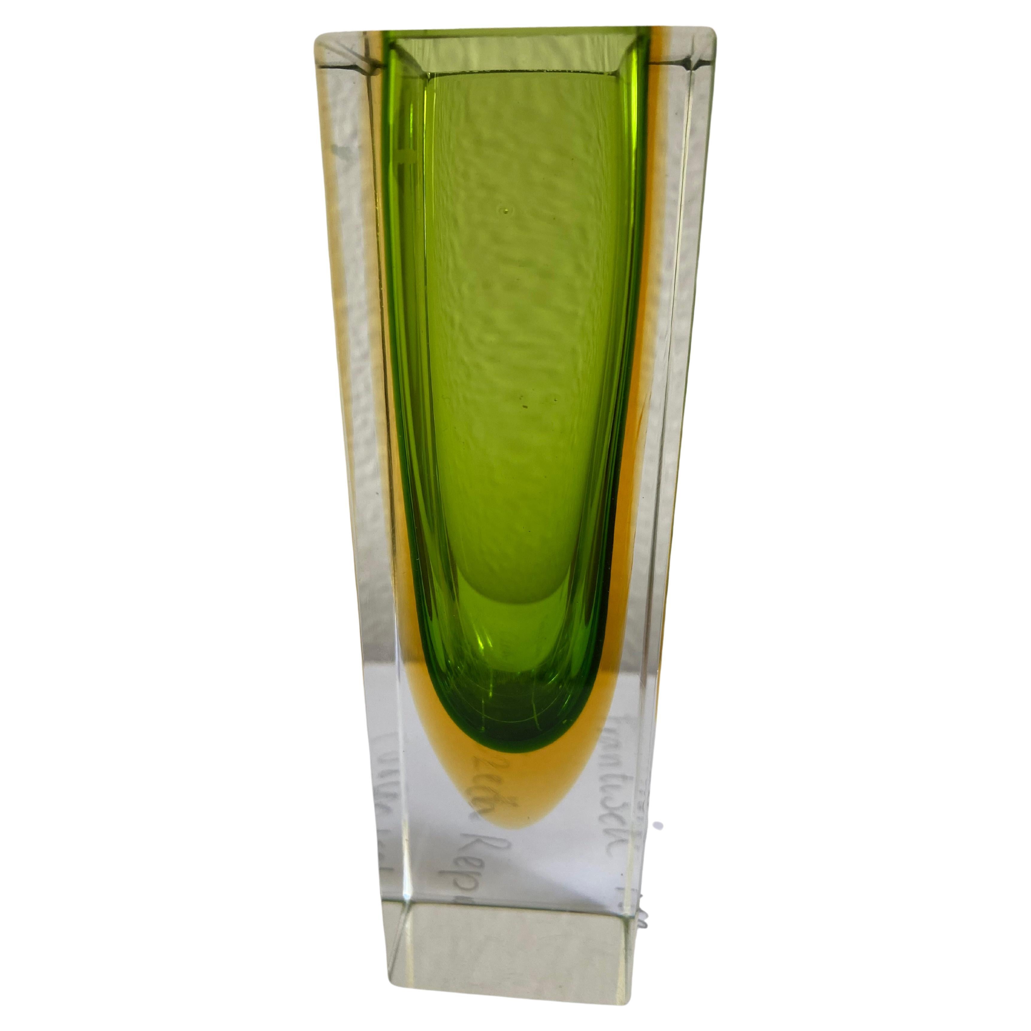 Beautiful green and yellowwi Mid-Century Modern Italian Murano glass vase. Made using the Sommerso (submerged) glass technique.