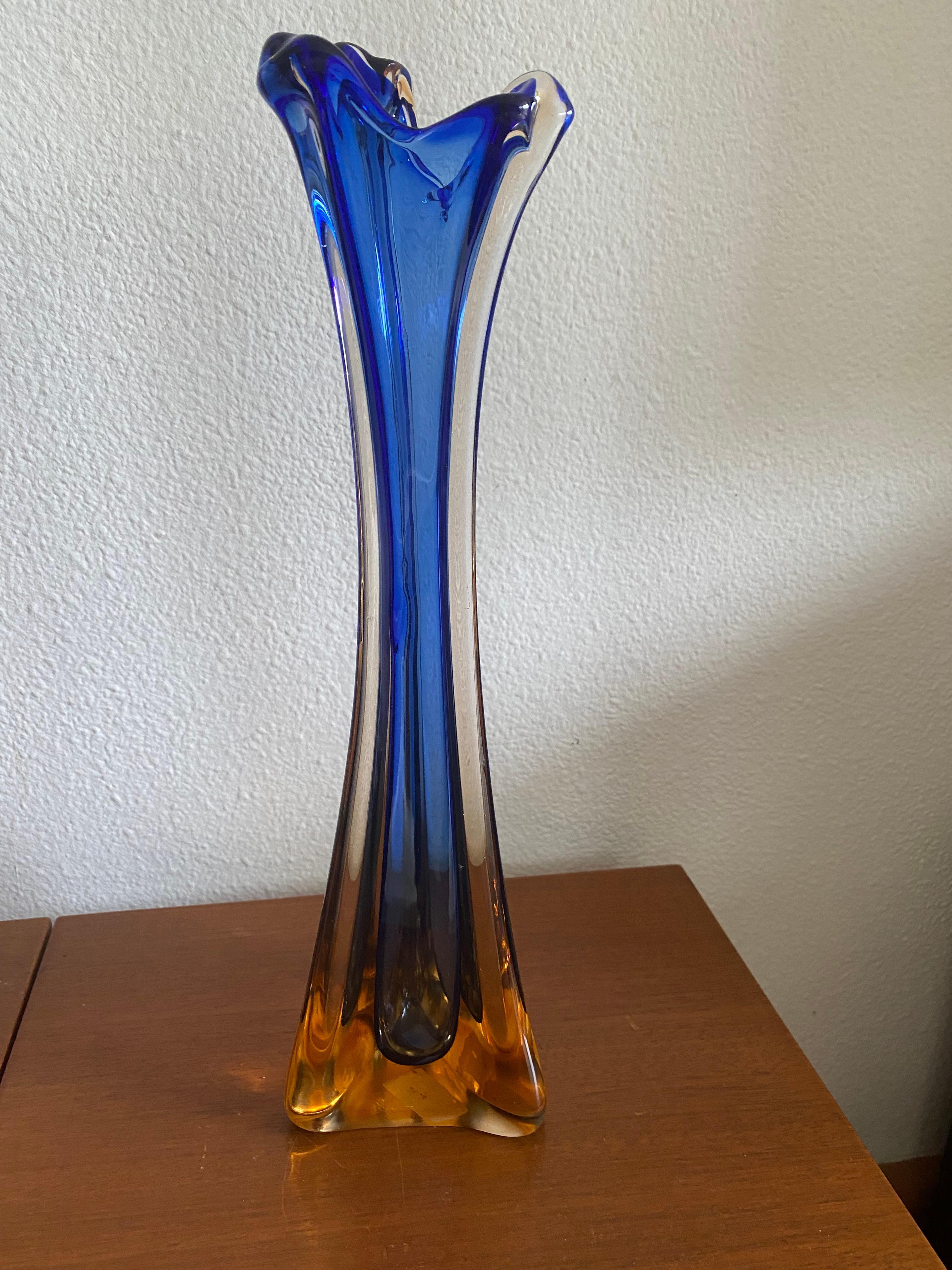 Beautiful blue and peach Mid-Century Modern Italian Murano glass vase. Made using the Sommerso (submerged) glass technique.
