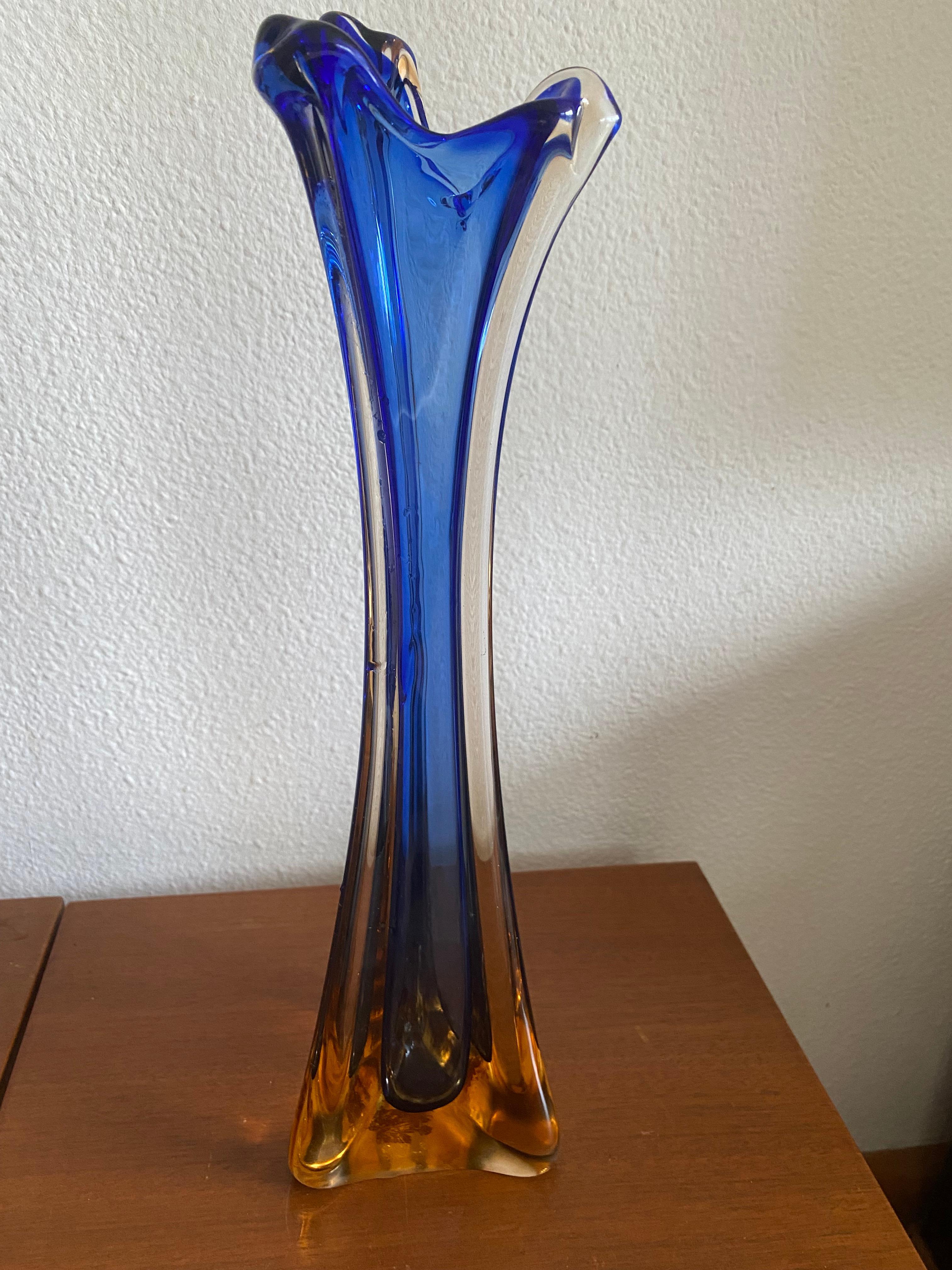 Mid-Century Modern Murano Sommerso Glass Vase For Sale 2