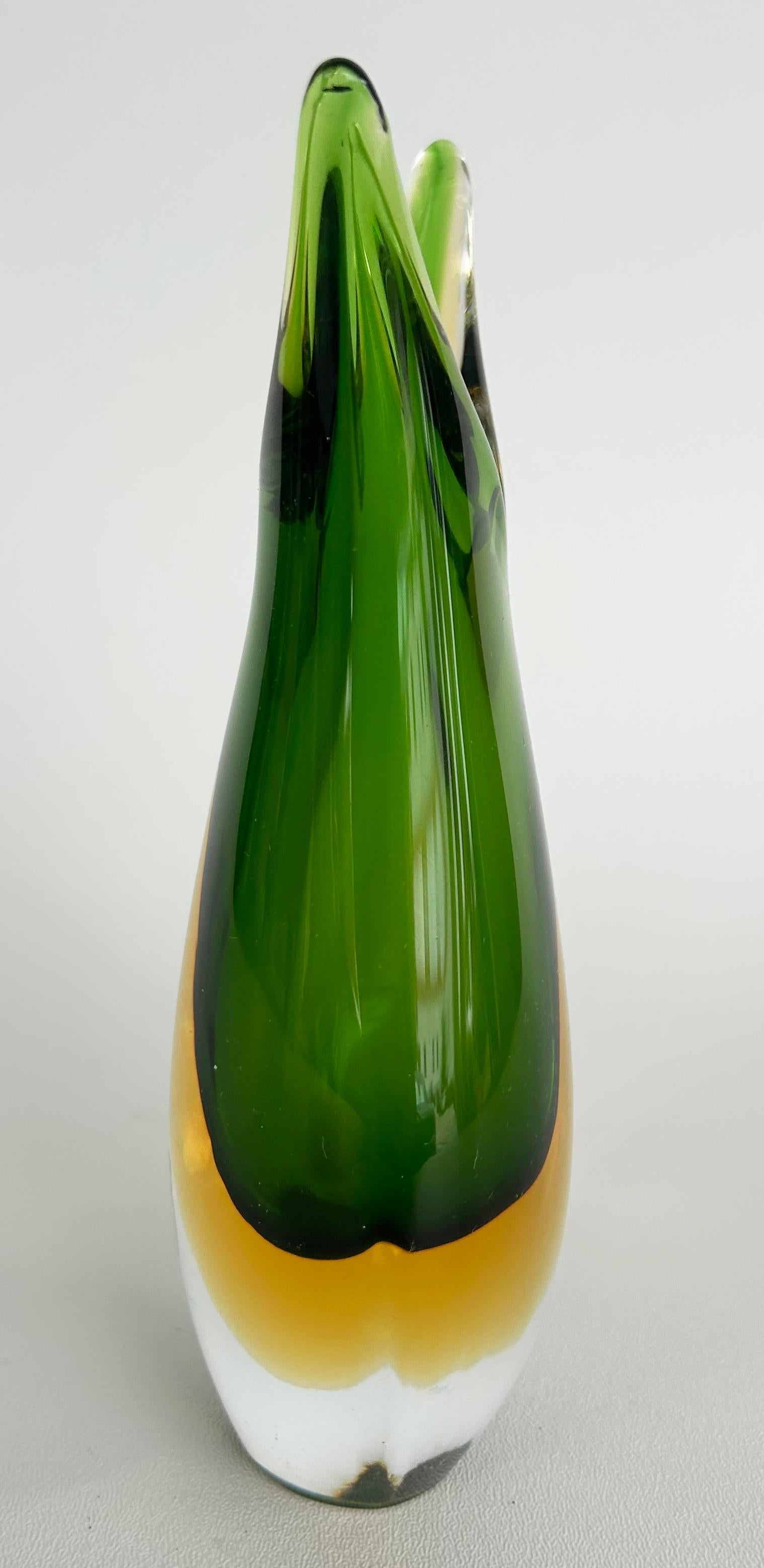 Italiano Vaso in vetro di Murano Sommerso di metà secolo con marchio del produttore in vendita