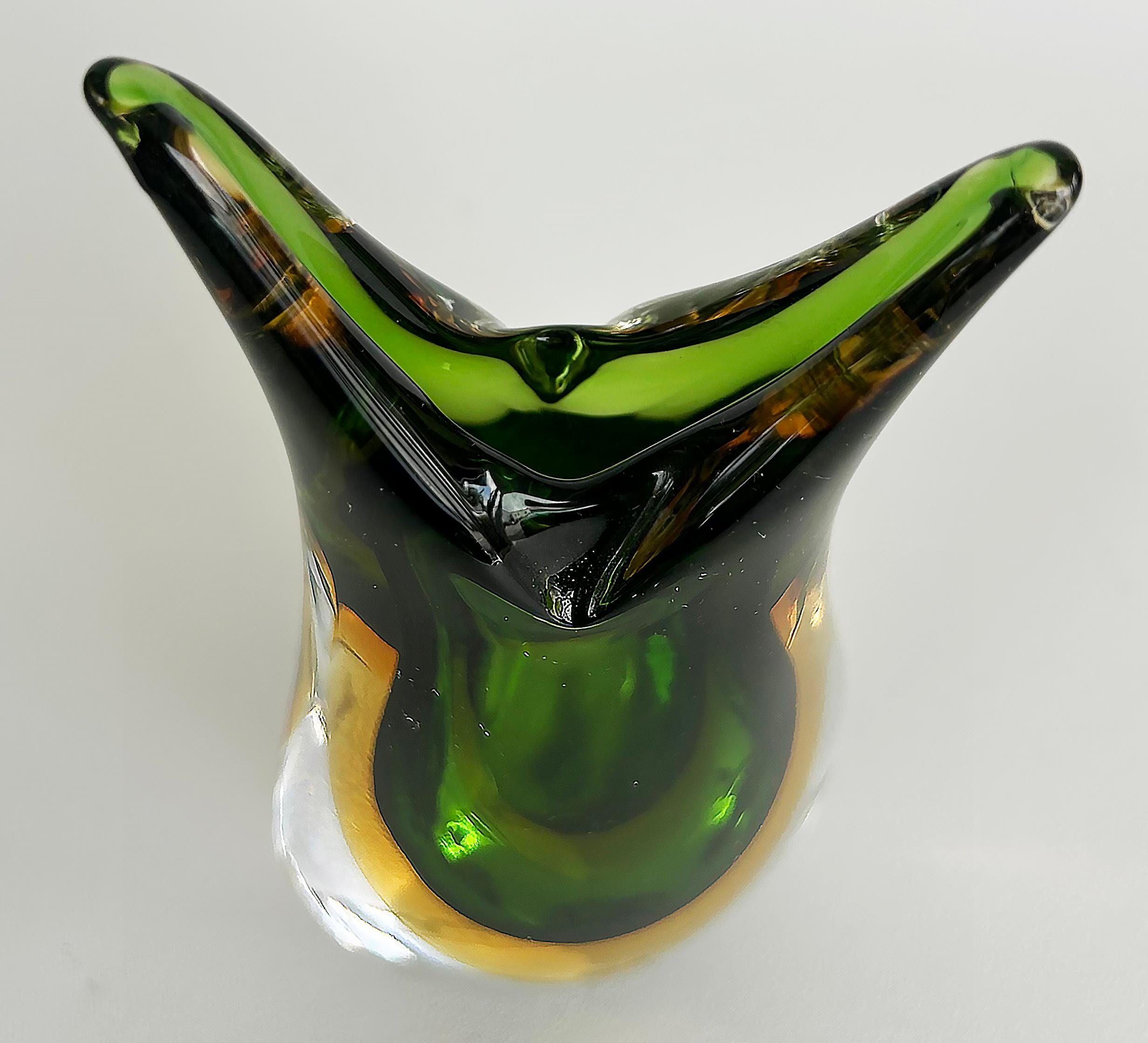 XX secolo Vaso in vetro di Murano Sommerso di metà secolo con marchio del produttore in vendita
