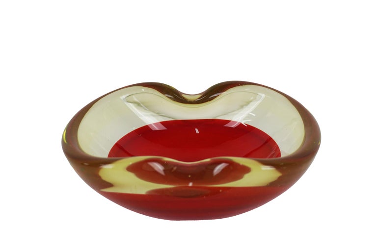 Stunning mid-century Murano decorative bowl (or ashtray) in Uranium green glass with red base. This piece was produced in Italy in the 1960s and is attributed to Galliano Ferro. Label 