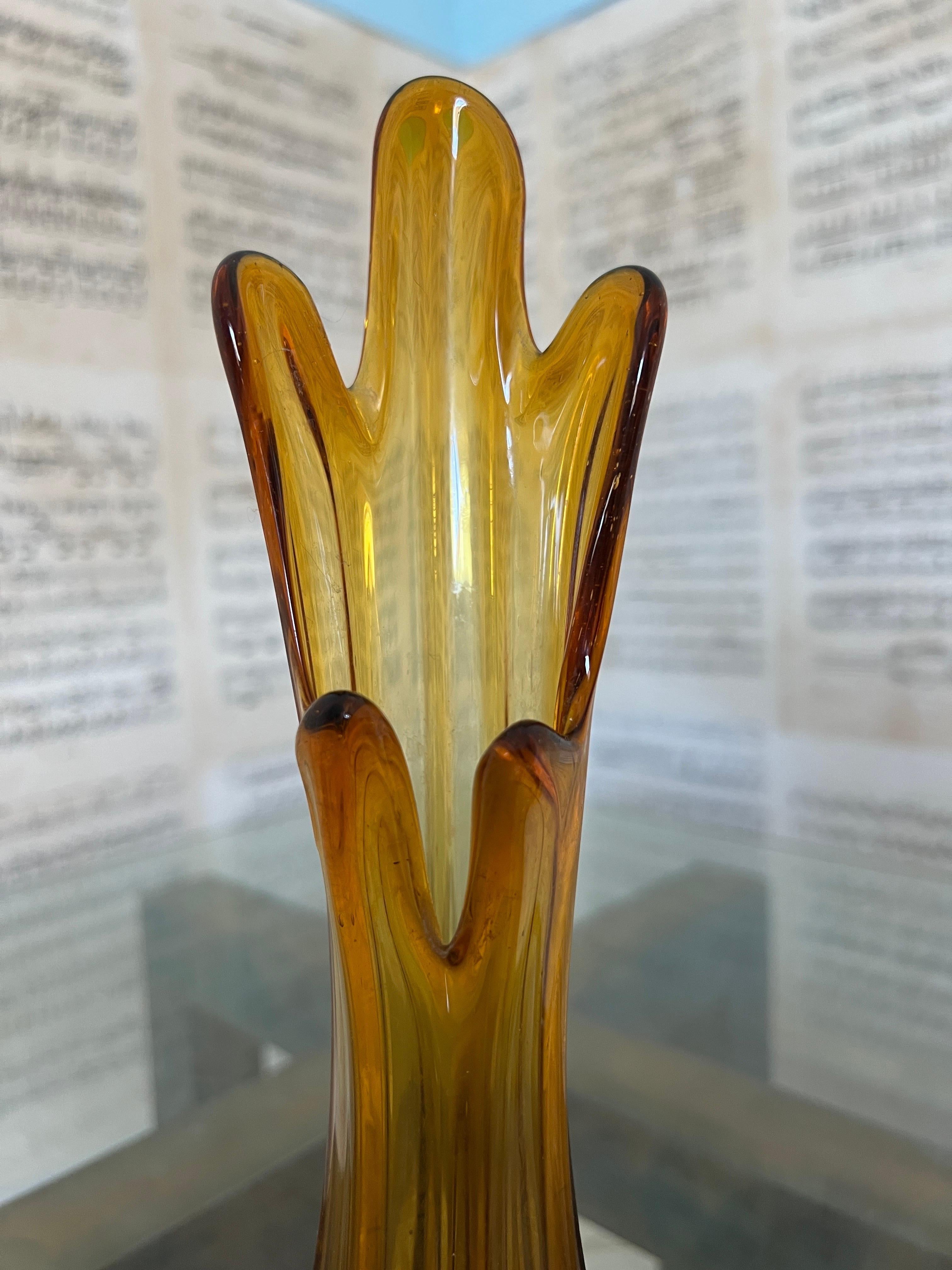 Vase de Murano moderne du milieu du siècle dernier en verre de couleur ambre Bon état - En vente à Palermo, PA