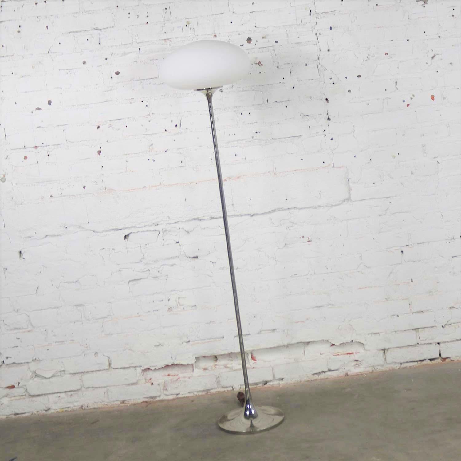Mid-Century Modern Mushroom Floor Lamp in Chrome by the Laurel Lamp Company 8