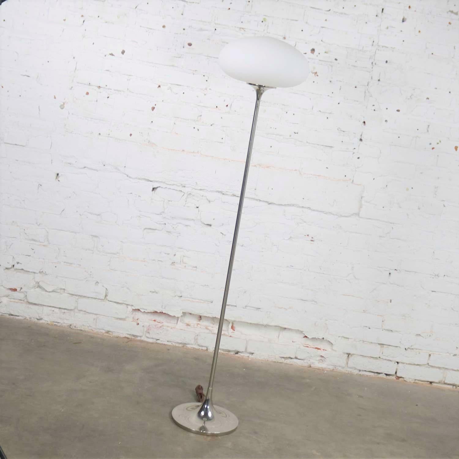 Mid-Century Modern Mushroom Floor Lamp in Chrome by the Laurel Lamp Company 9