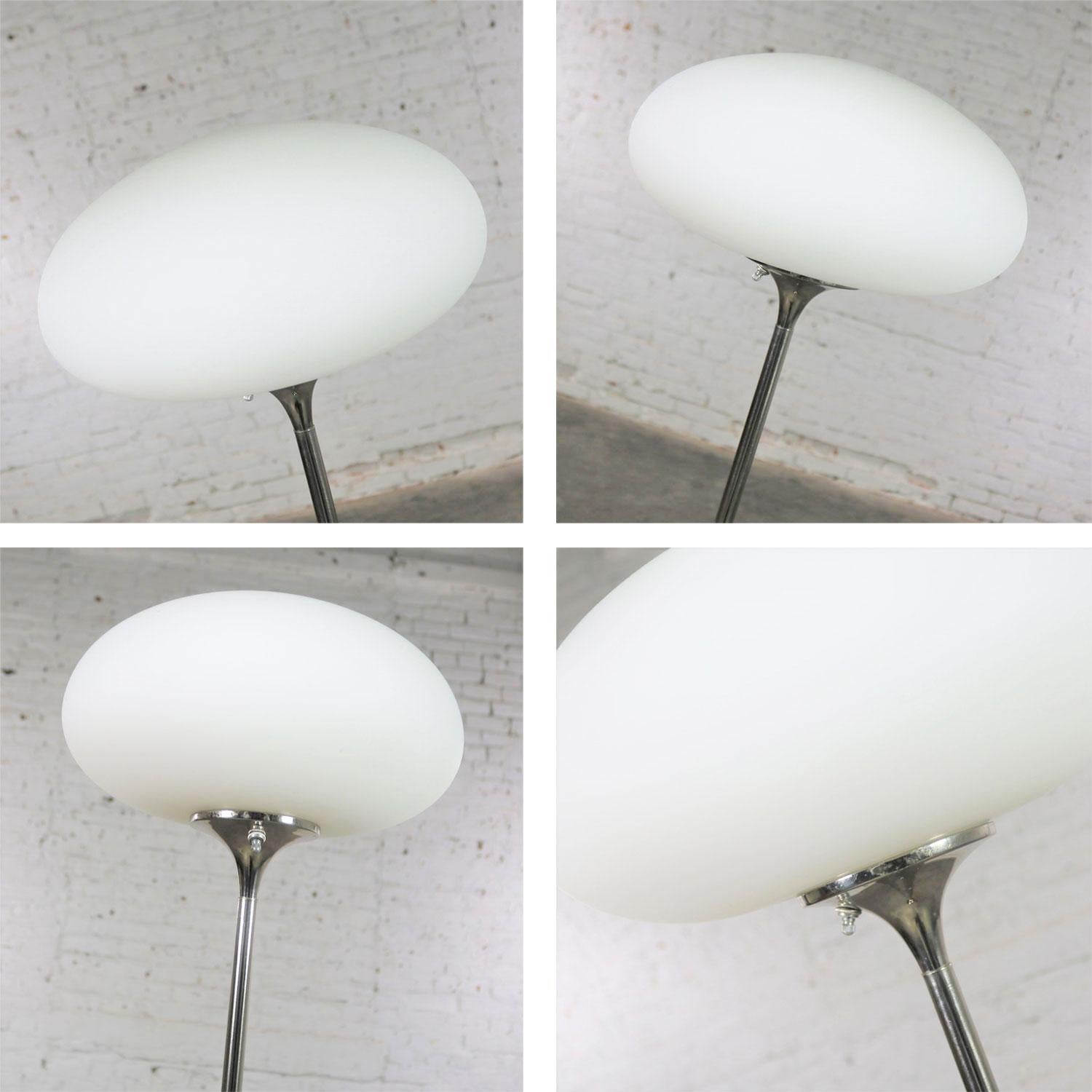 Mid-Century Modern Mushroom Floor Lamp in Chrome by the Laurel Lamp Company 11