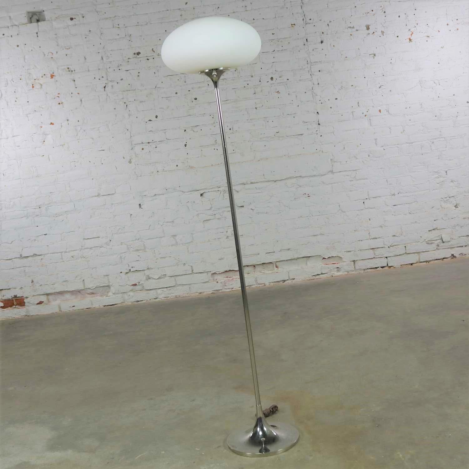 American Mid-Century Modern Mushroom Floor Lamp in Chrome by the Laurel Lamp Company