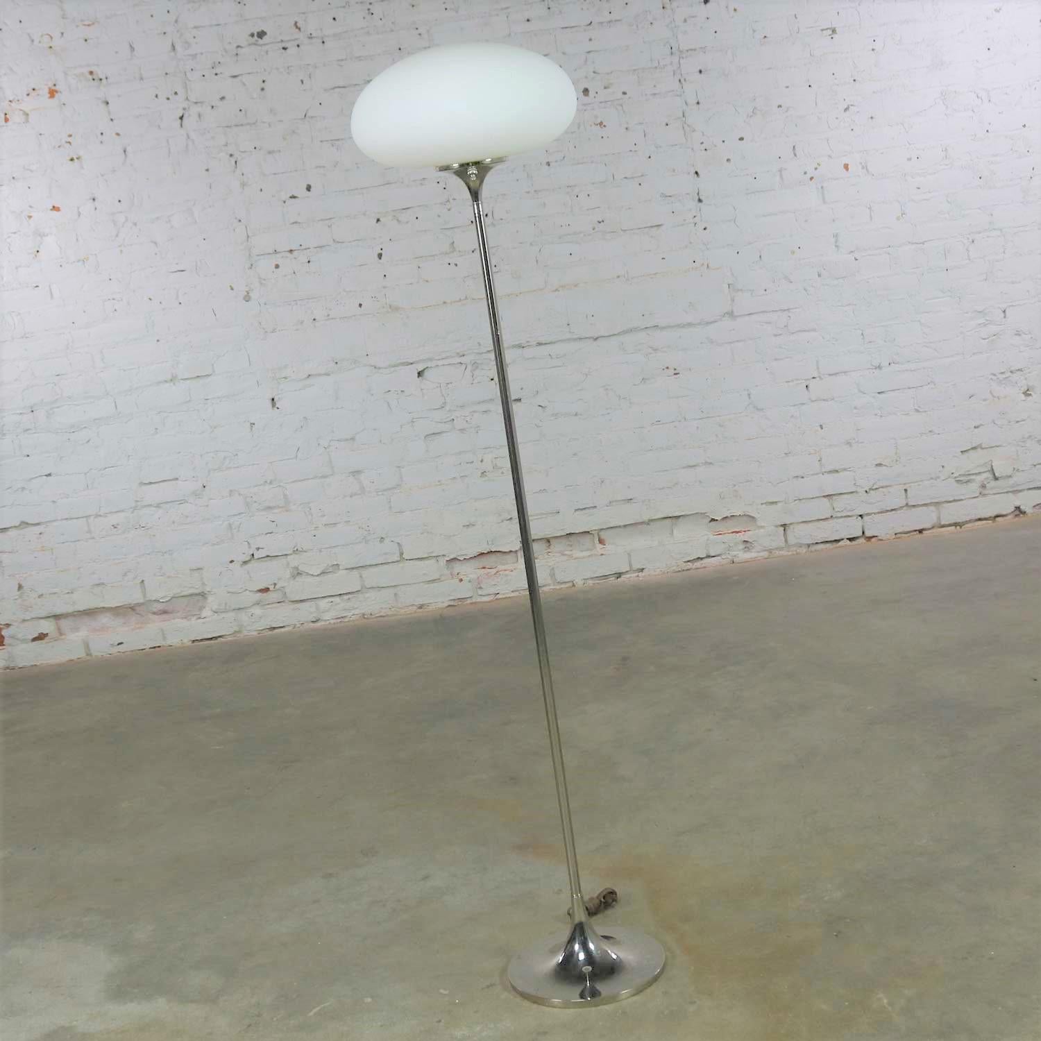 20th Century Mid-Century Modern Mushroom Floor Lamp in Chrome by the Laurel Lamp Company