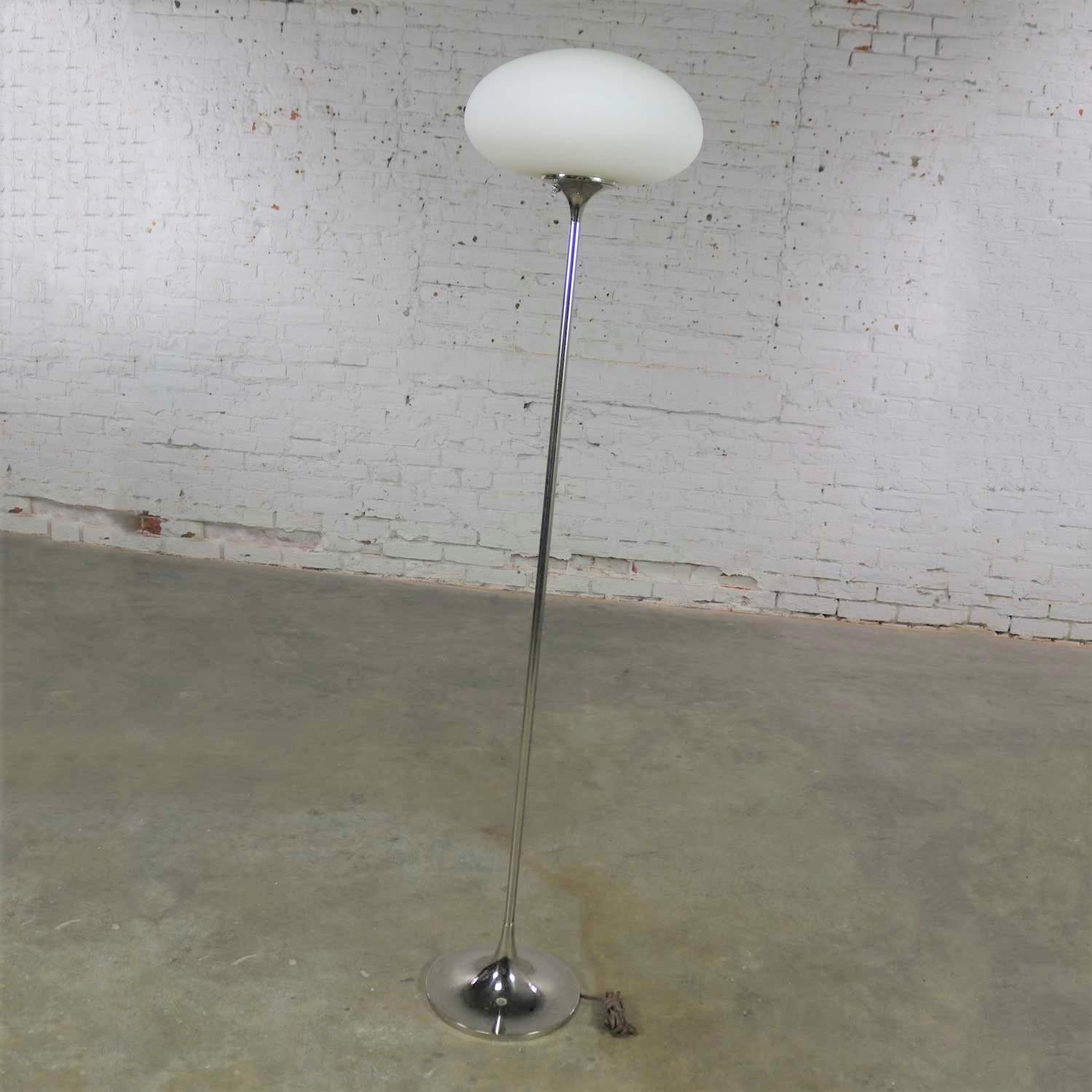 Mid-Century Modern Mushroom Floor Lamp in Chrome by the Laurel Lamp Company 2