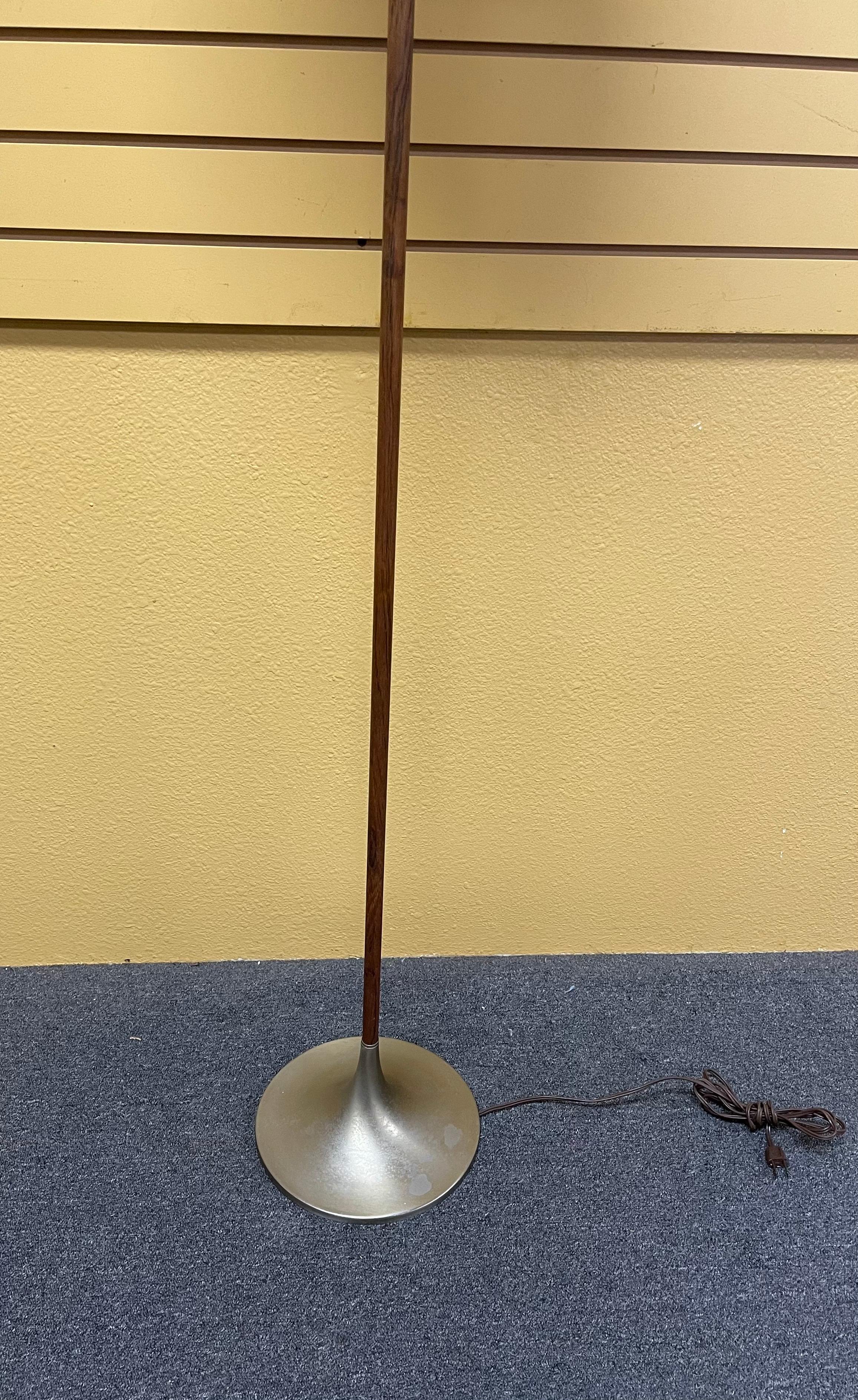 Mid-Century Modern Mushroom Floor Lamp on Rosewood Stem by Laurel Lamp Co. In Good Condition In San Diego, CA