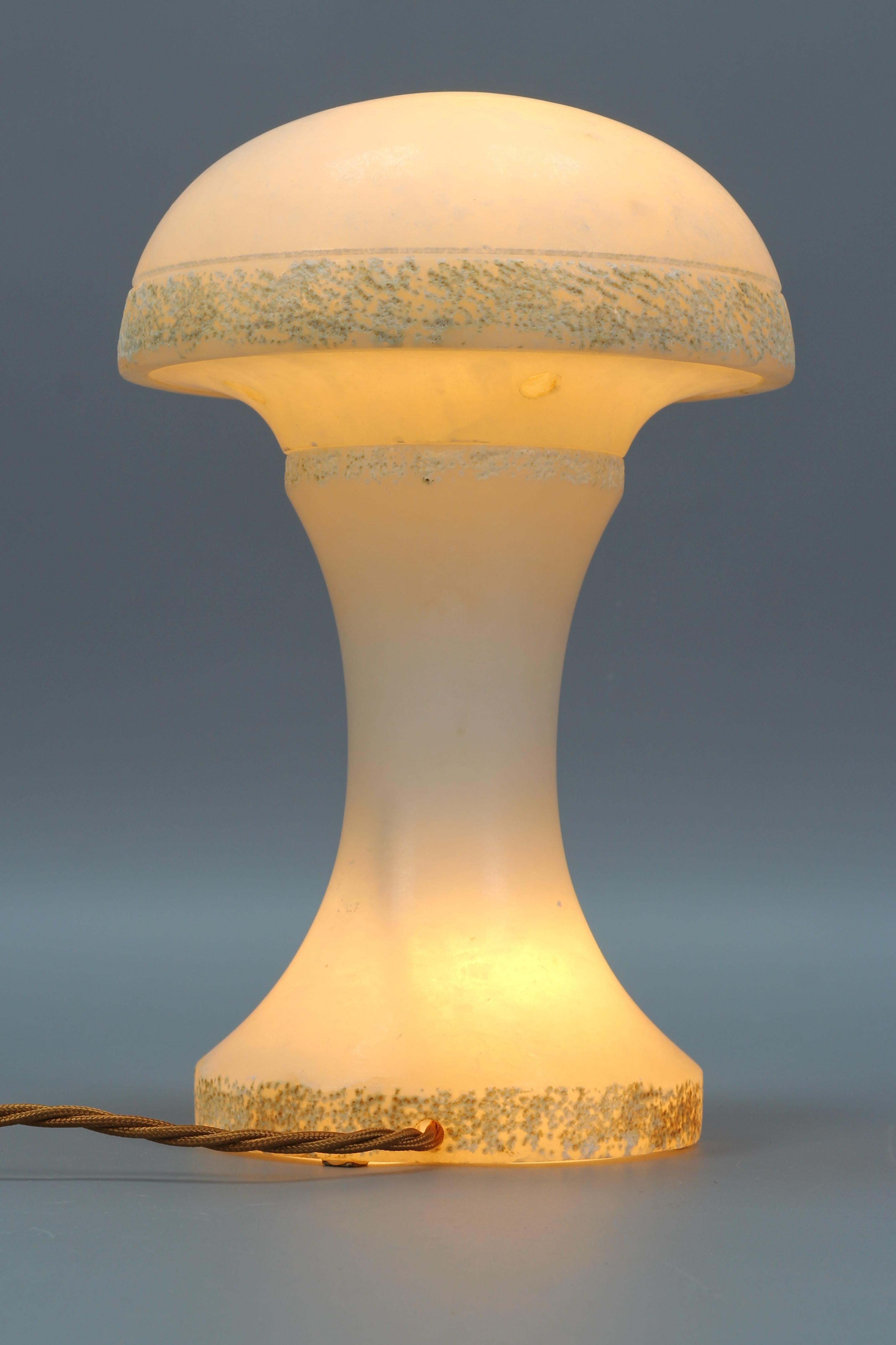 Mid-Century Modern Mushroom Shaped Alabaster Table Lamp, Italy, 1950s For Sale 3