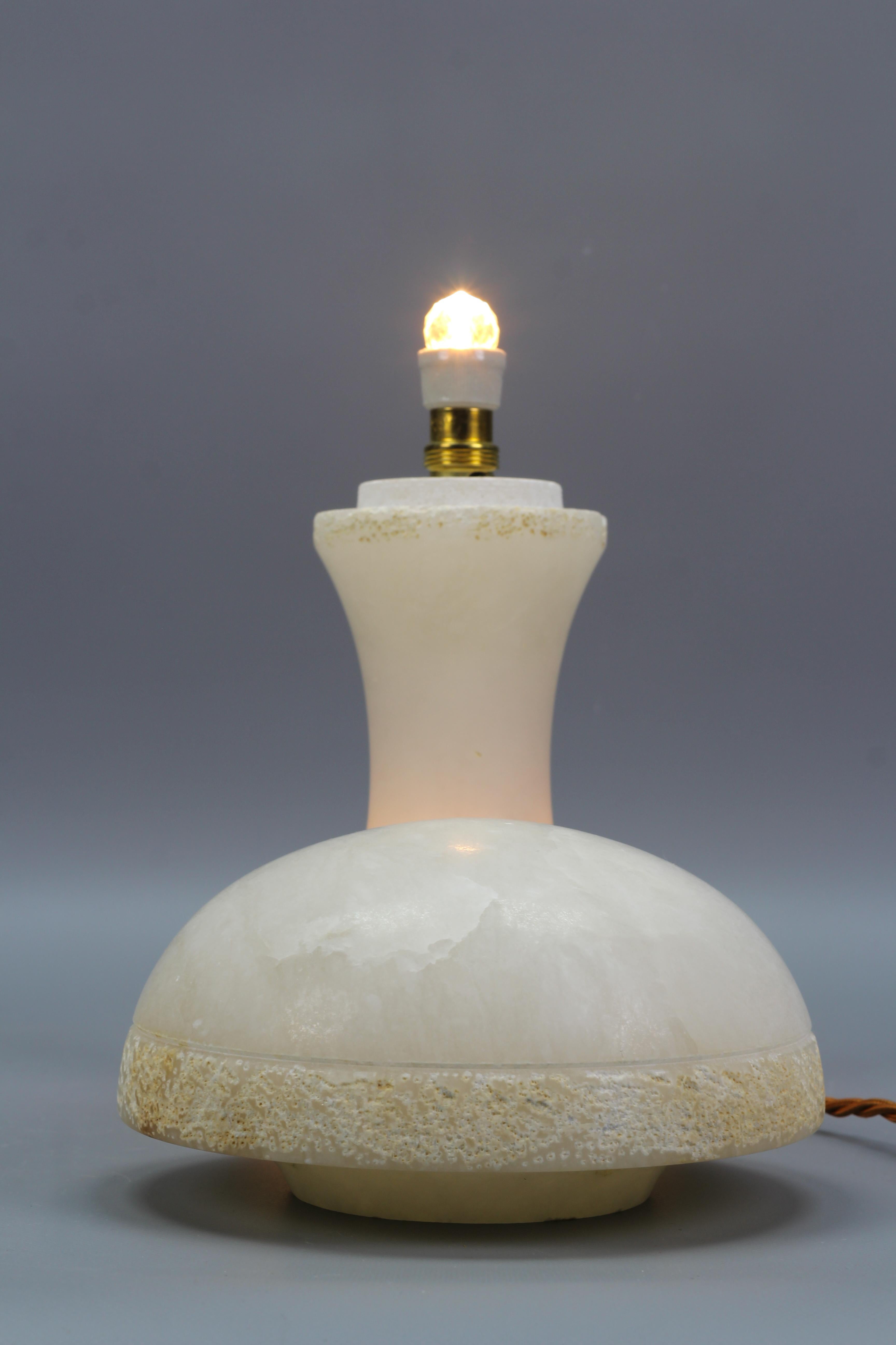 Mid-Century Modern Mushroom Shaped Alabaster Table Lamp, Italy, 1950s For Sale 4