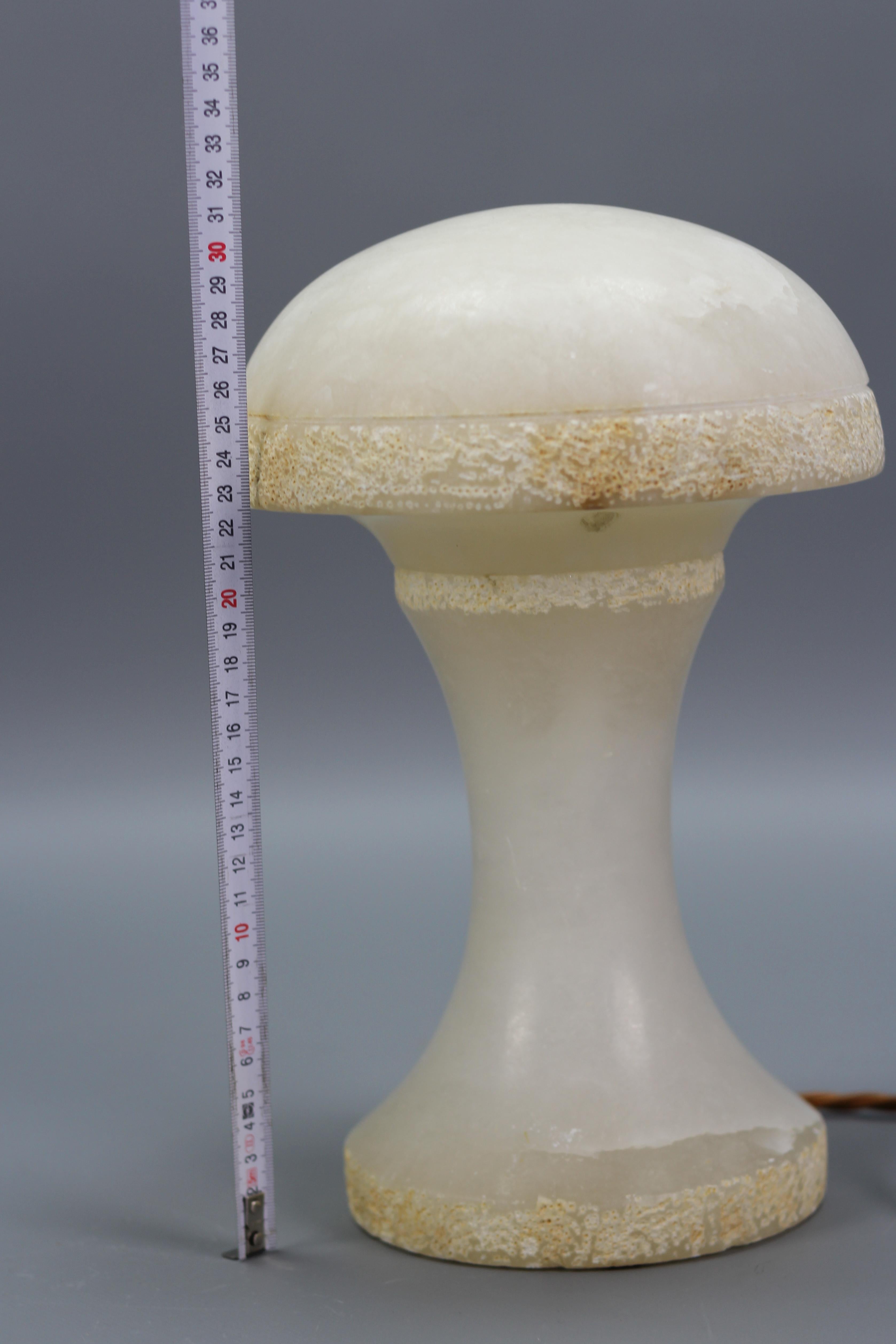 Mid-Century Modern Mushroom Shaped Alabaster Table Lamp, Italy, 1950s For Sale 8