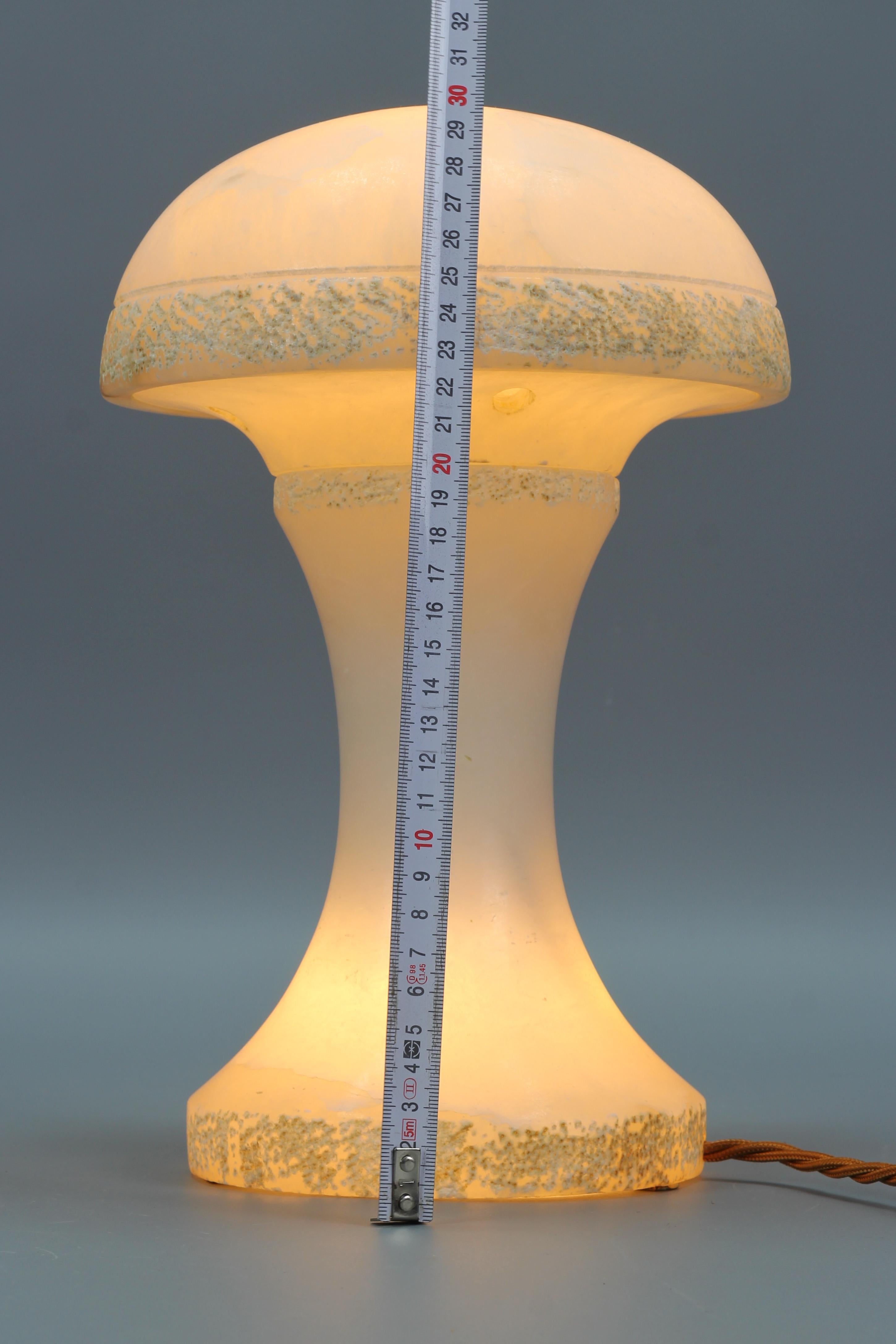 Mid-Century Modern Mushroom Shaped Alabaster Table Lamp, Italy, 1950s For Sale 8