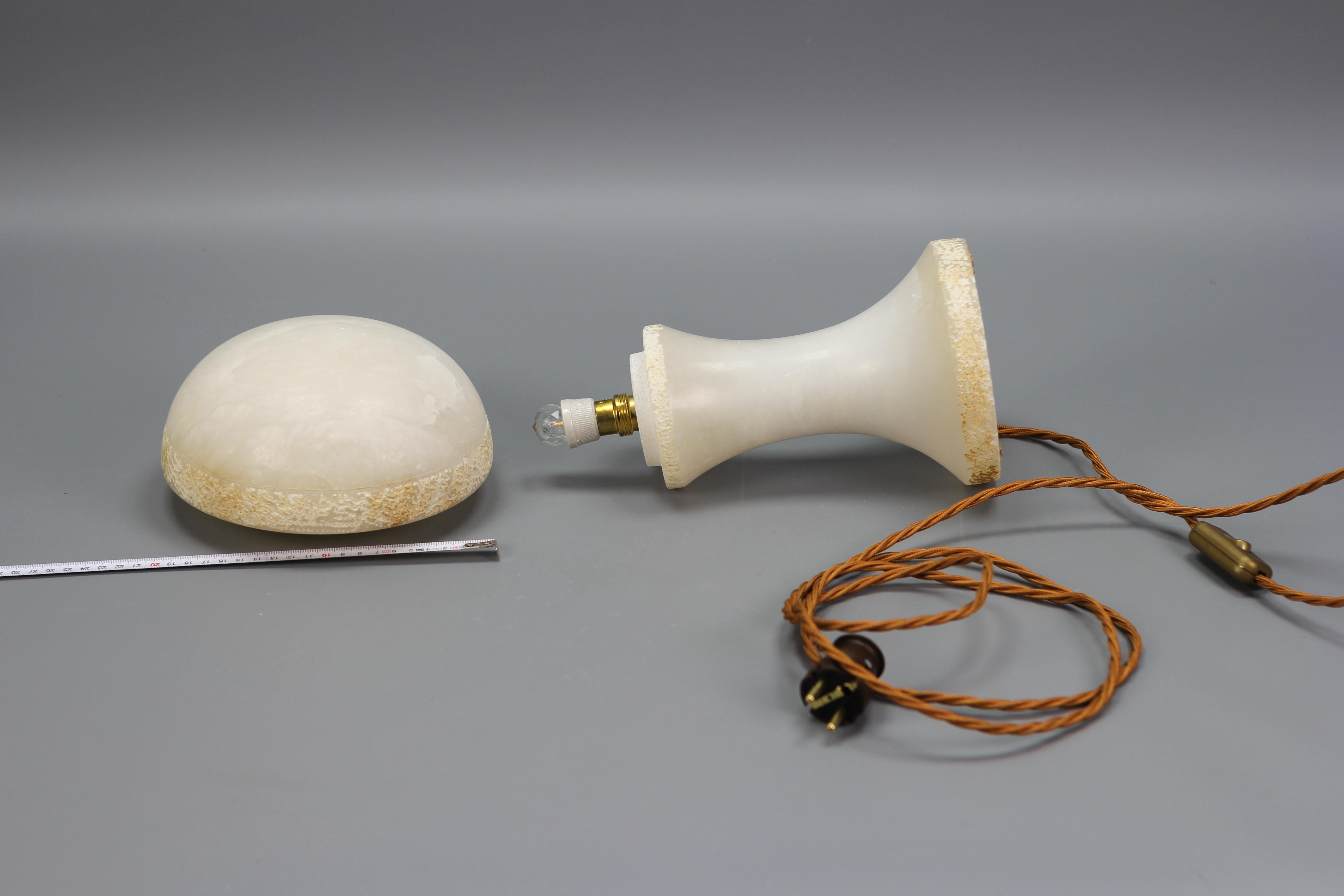 Mid-Century Modern Mushroom Shaped Alabaster Table Lamp, Italy, 1950s For Sale 10