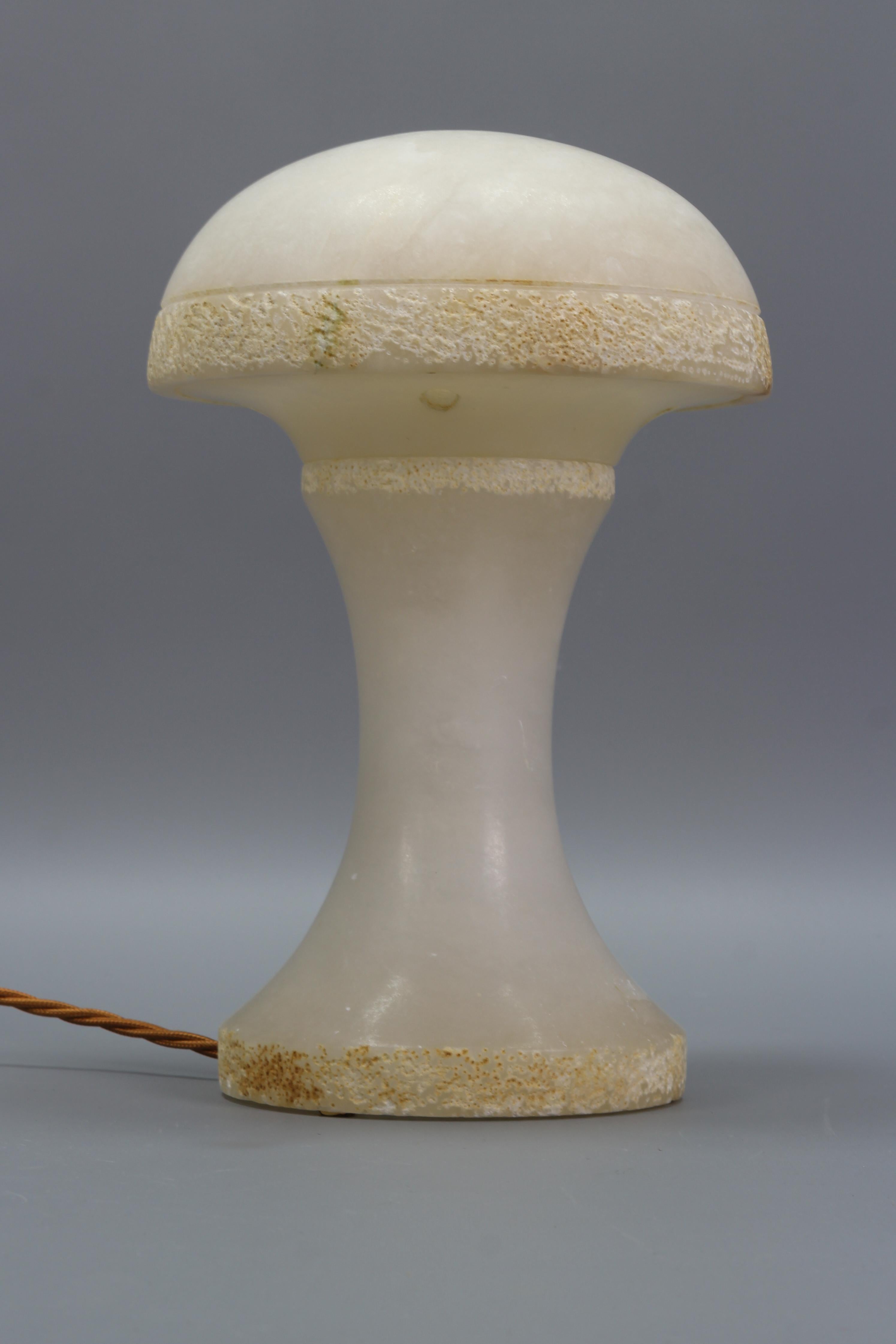 Mid-Century Modern Mushroom Shaped Alabaster Table Lamp, Italy, 1950s For Sale 13