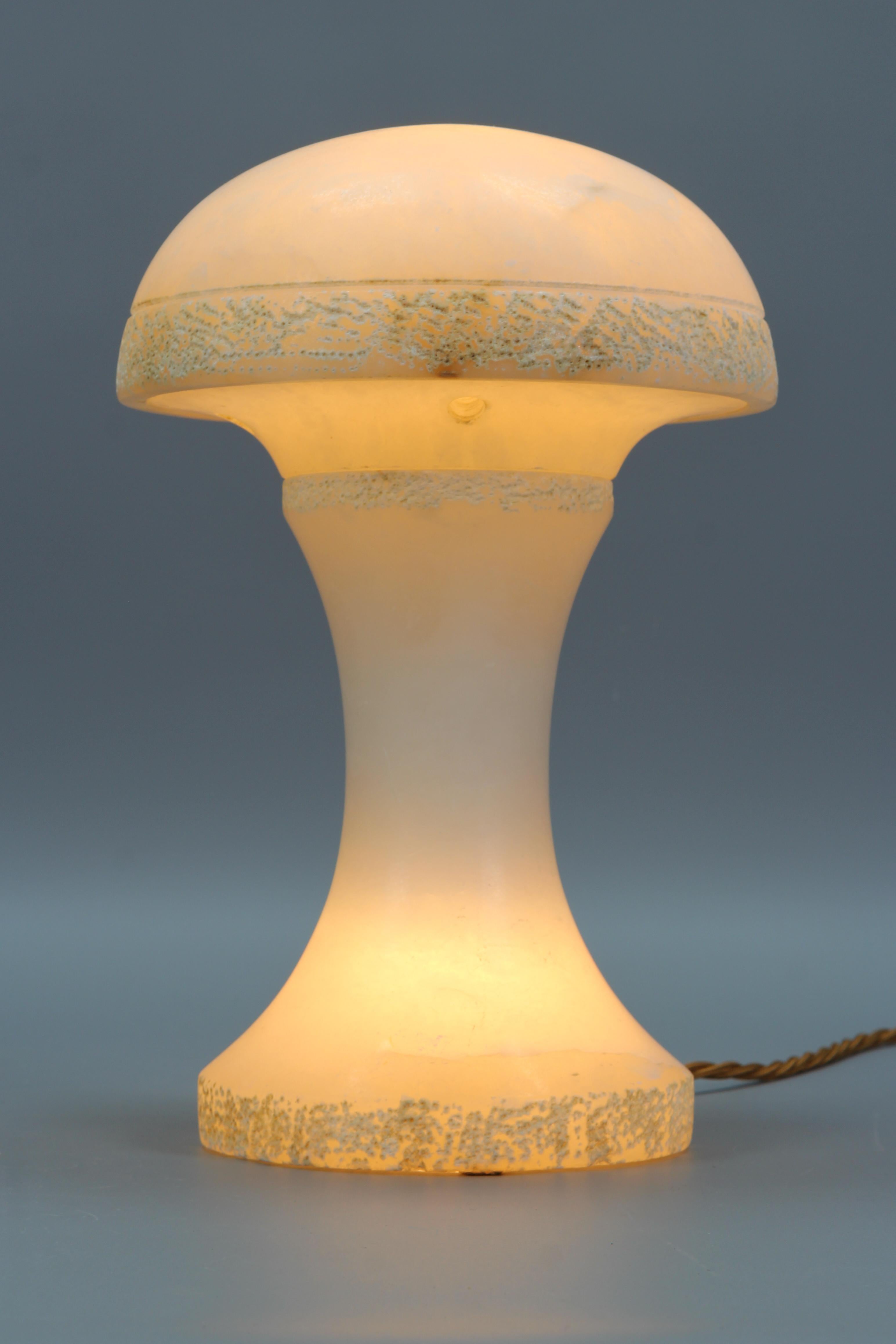 Italian Mid-Century Modern Mushroom Shaped Alabaster Table Lamp, Italy, 1950s For Sale