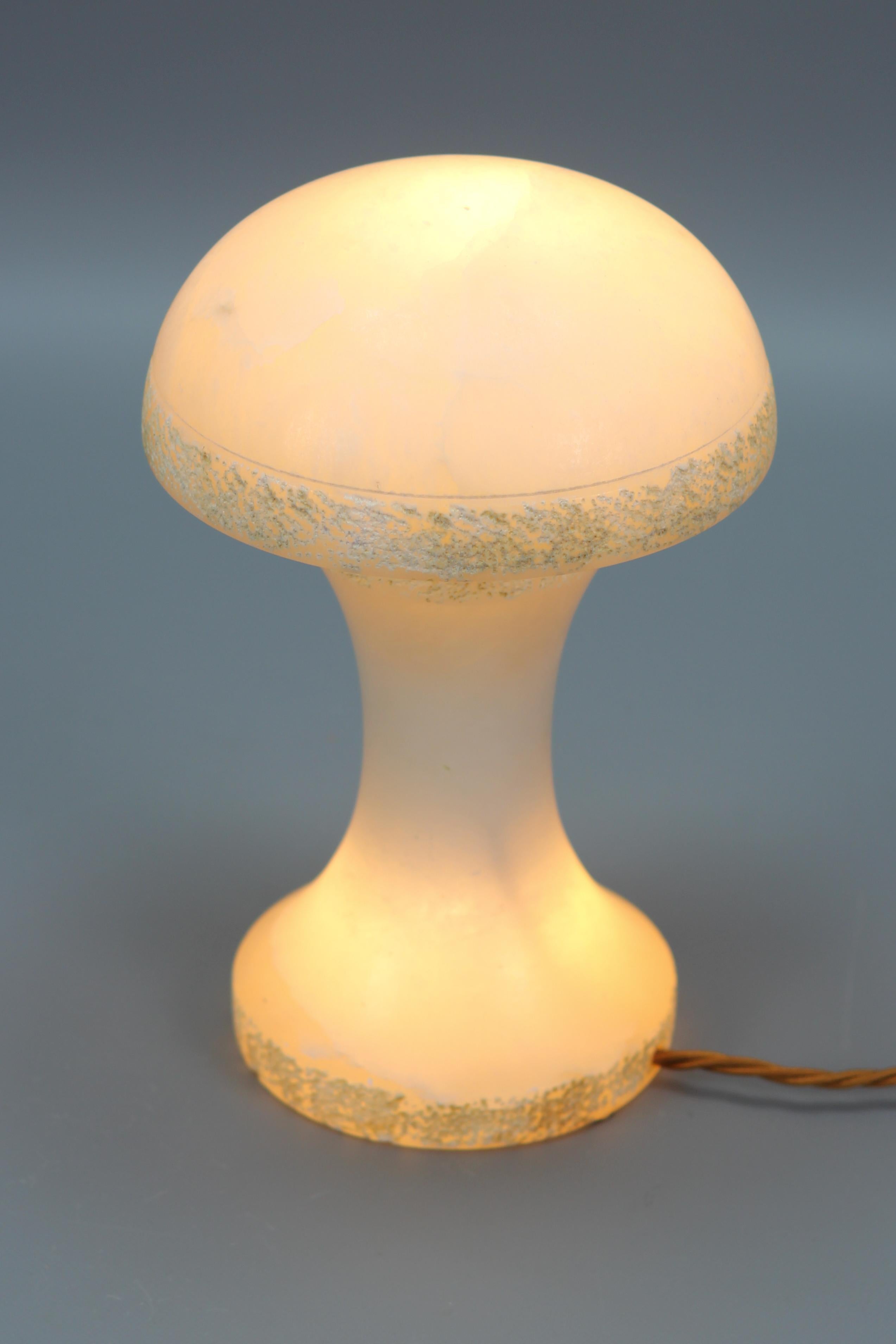 Mid-20th Century Mid-Century Modern Mushroom Shaped Alabaster Table Lamp, Italy, 1950s For Sale