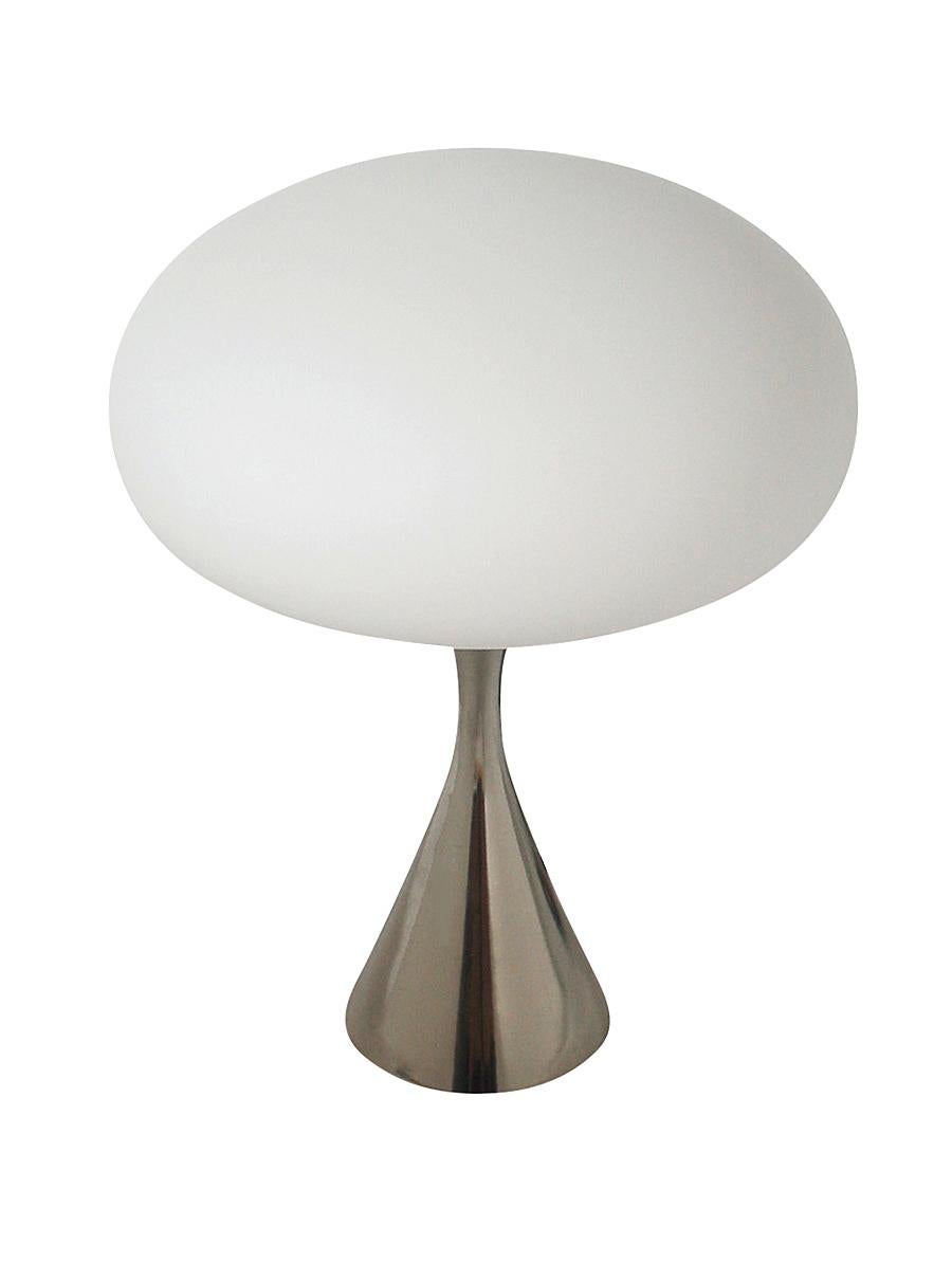 Mid-Century Modern Lampe de bureau champignon moderne mi-siècle moderne par Designline en chrome et abat-jour blanc en vente