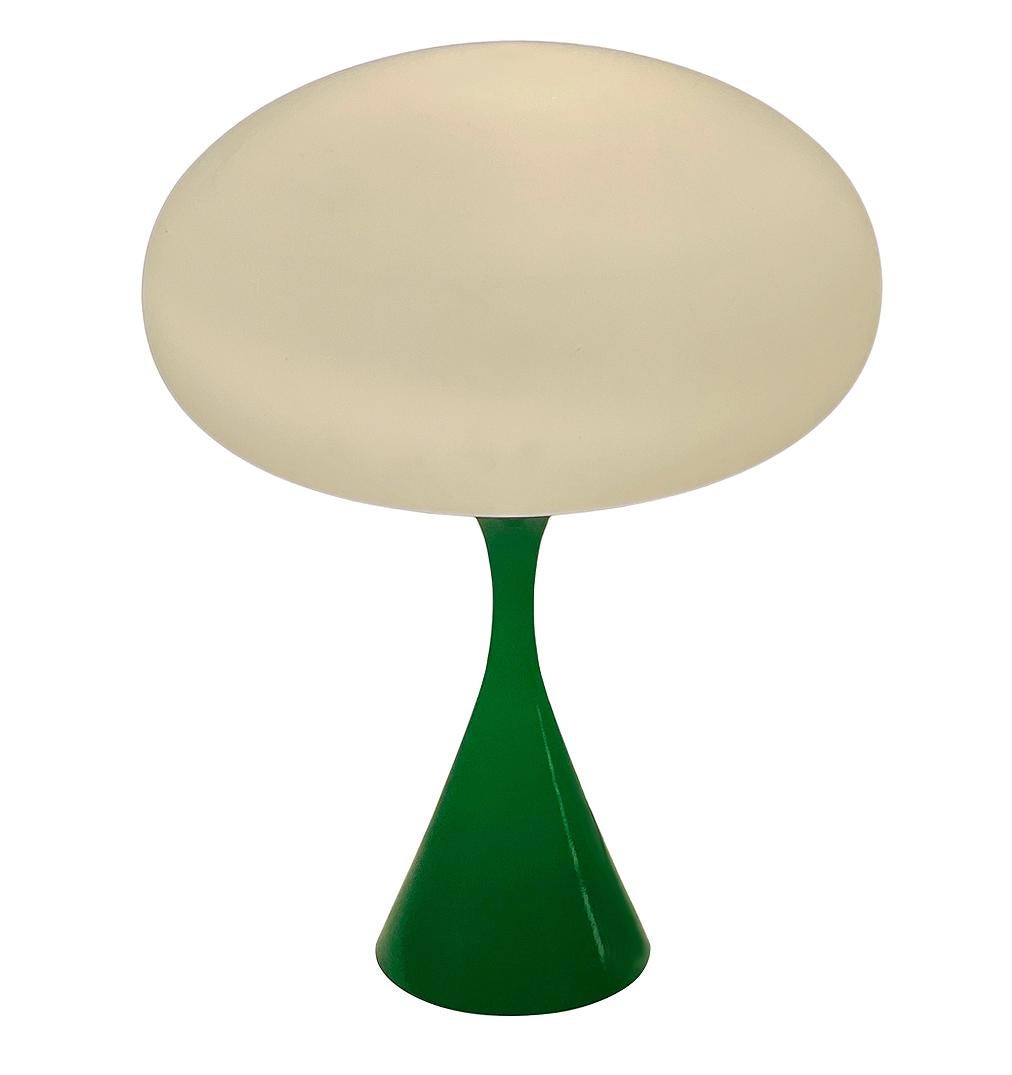 Indien Lampe de table champignon moderne mi-siècle moderne par Designline en verre vert et blanc en vente