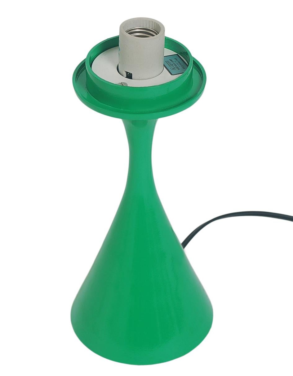 Mid-Century Modern Mushroom Table Lamp by Designline in Green & White Glass In New Condition For Sale In Philadelphia, PA
