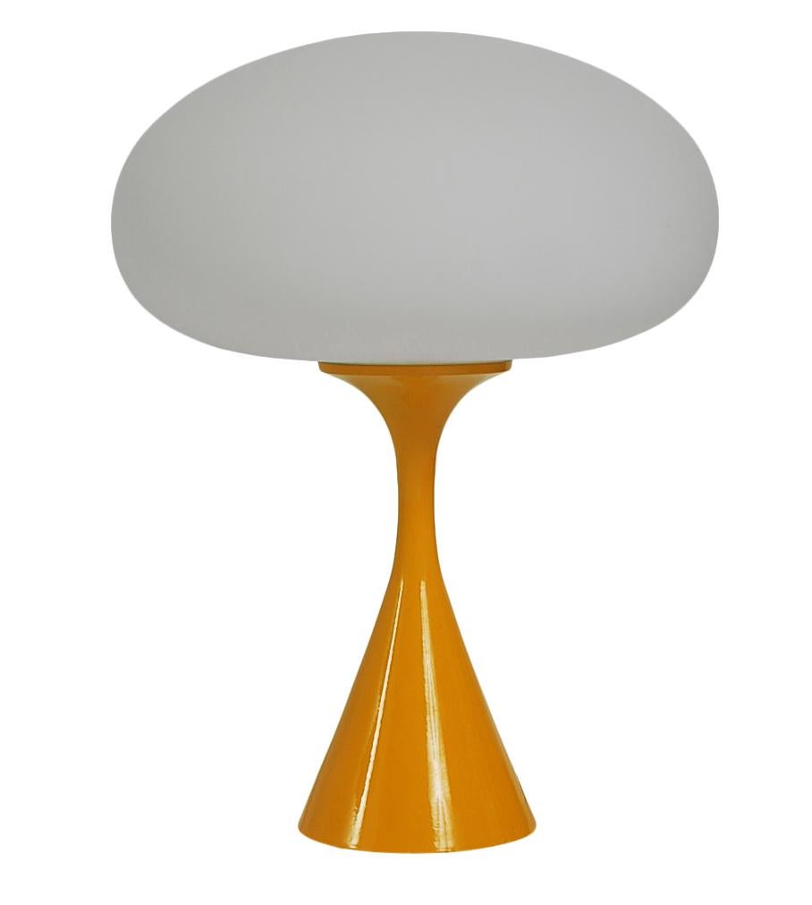 Mid-Century Modern Lampe de table champignon moderne du milieu du siècle dernier par Designline en orange et blanc en vente