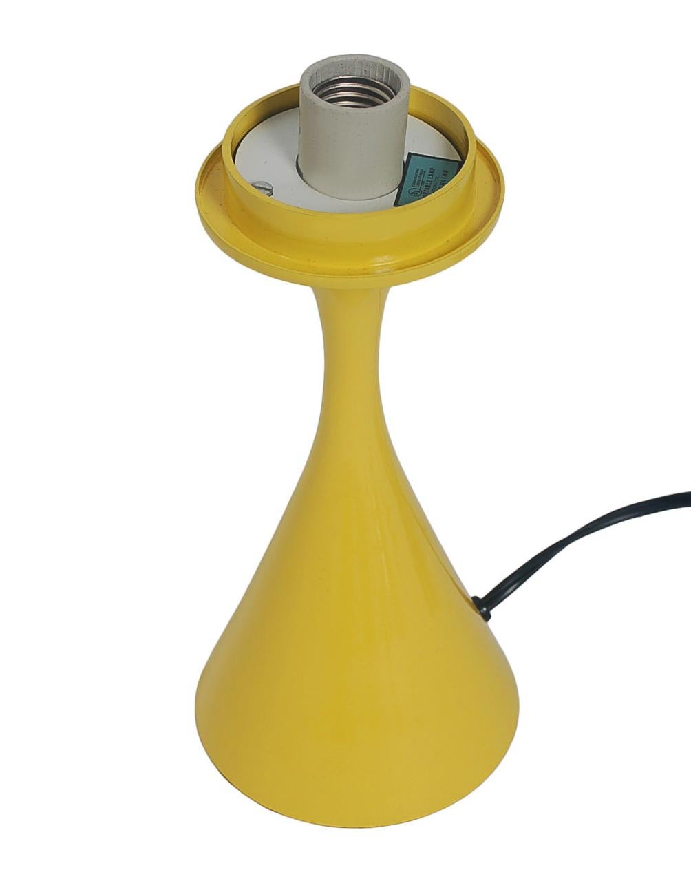 Moderne Pilz-Tischlampe von Designline in Gelb und Weiß (Mitte des Jahrhunderts) im Angebot 2