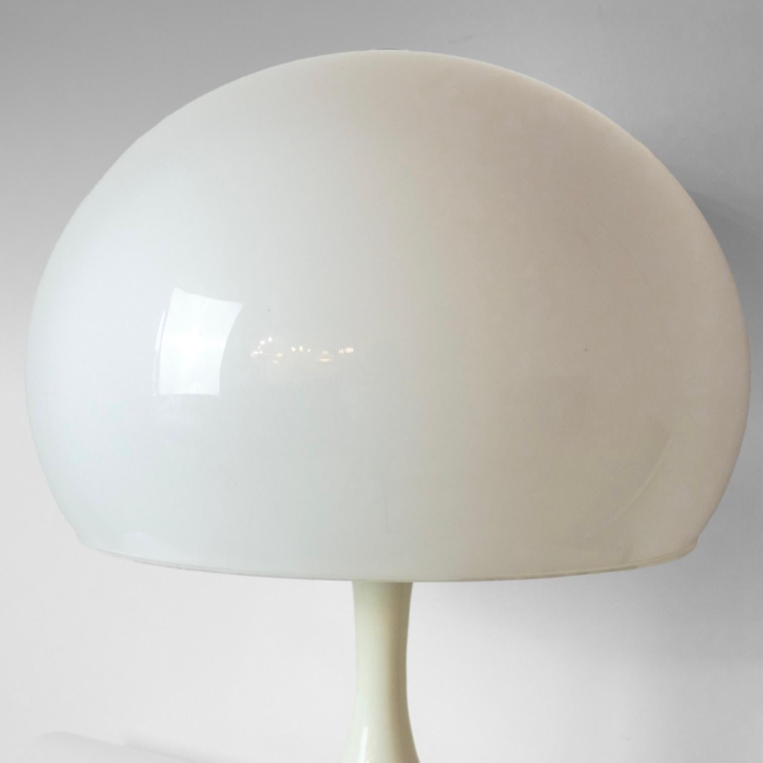 Lámpara de mesa seta moderna de mediados de siglo, al estilo de Louis Poulsen Italiano en venta