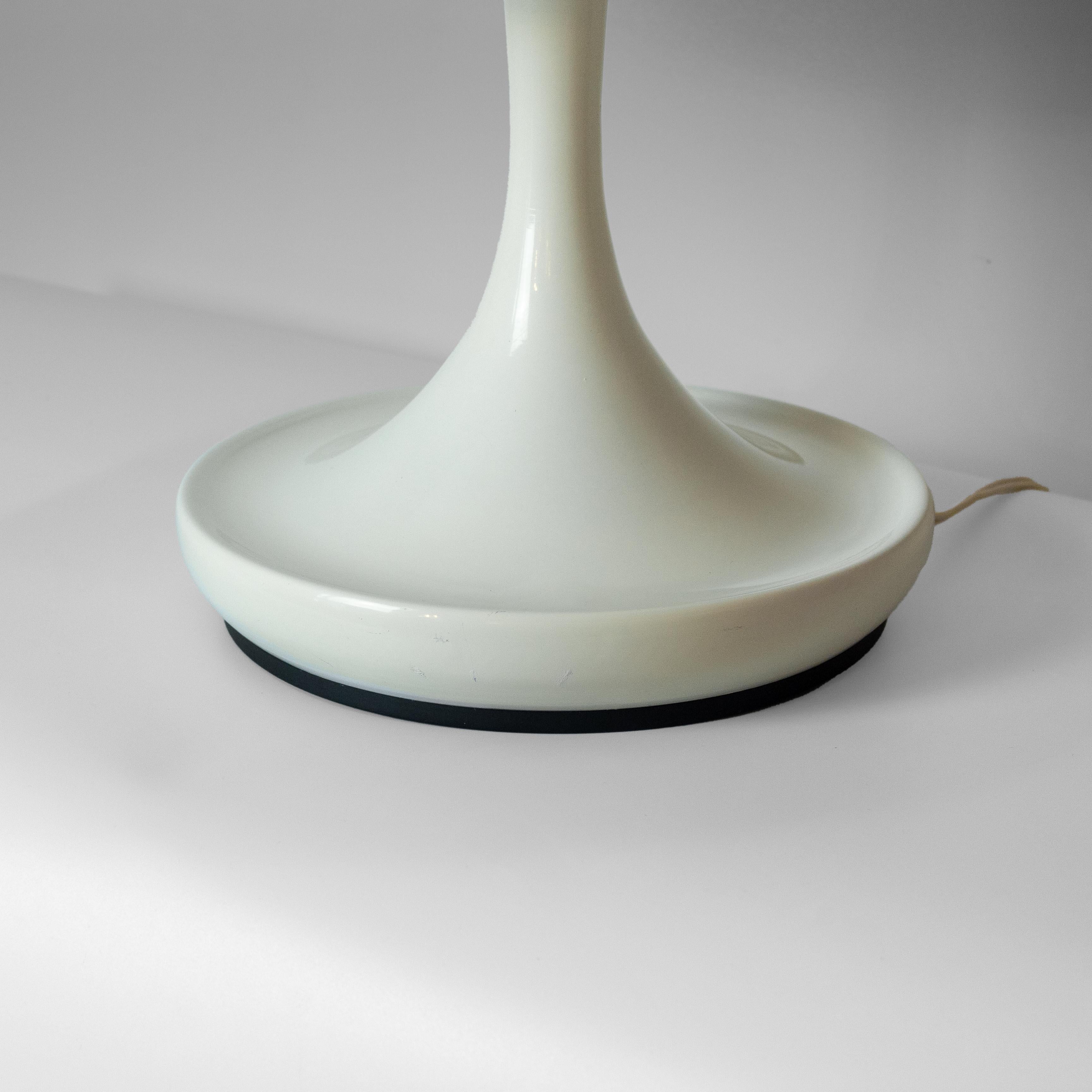 Lámpara de mesa seta moderna de mediados de siglo, al estilo de Louis Poulsen en venta 2