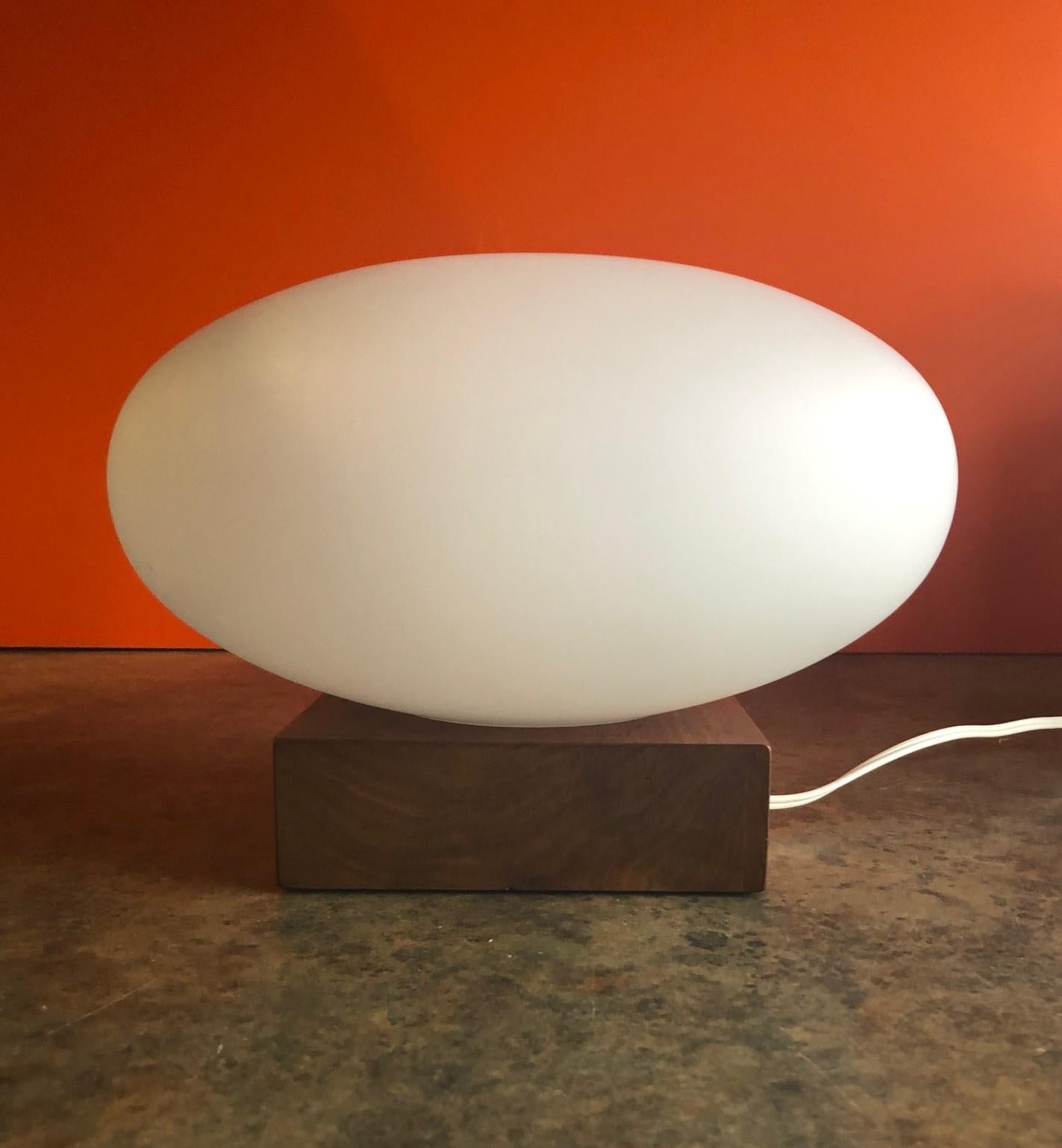 Mid-Century Modern Mushroom Table Lamp on Solid Walnut Base In Good Condition In San Diego, CA