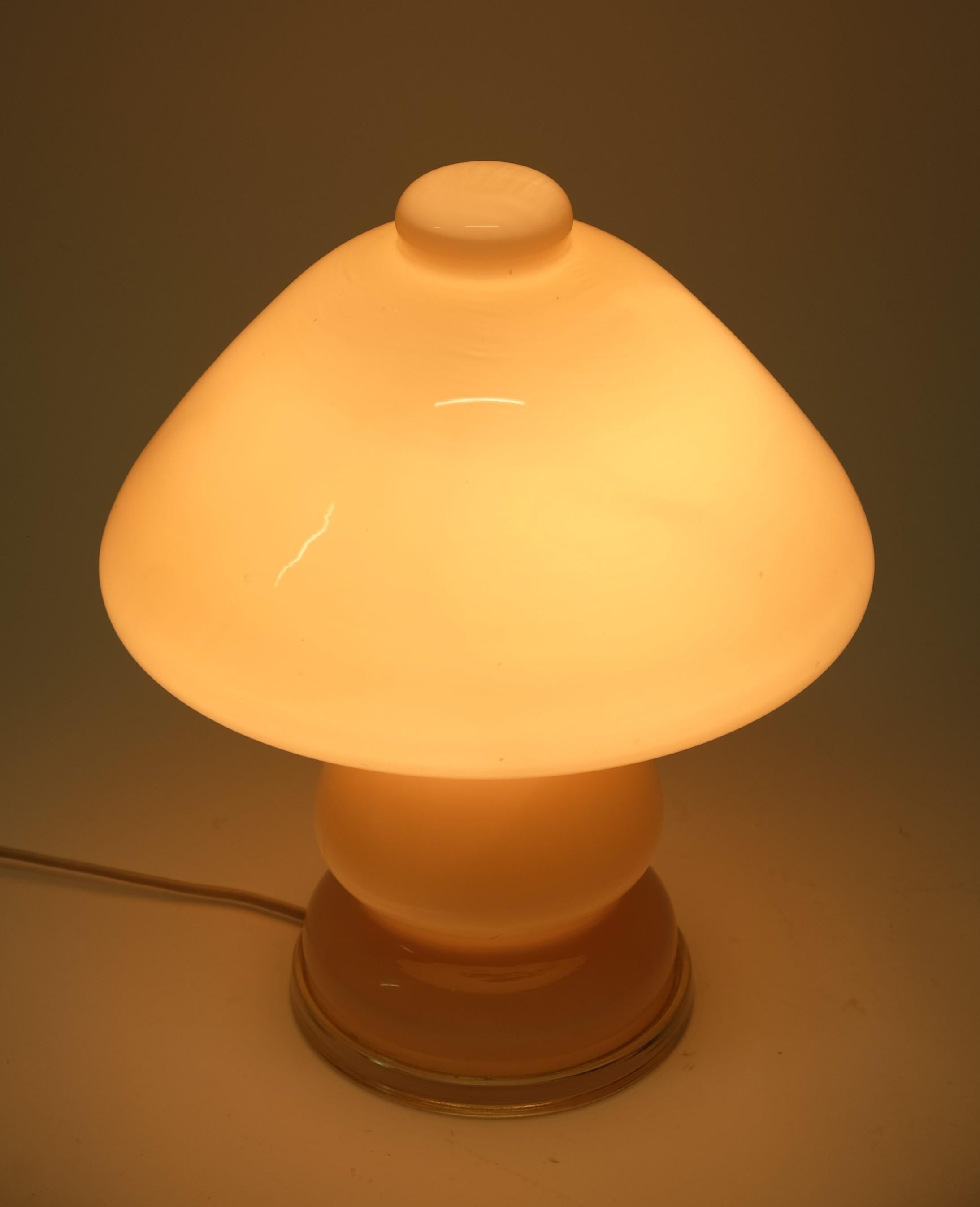 Moderne Pilz-Tischlampe aus der Mitte des Jahrhunderts aus rosa Glas, Deutschland 1960er Jahre im Angebot 9
