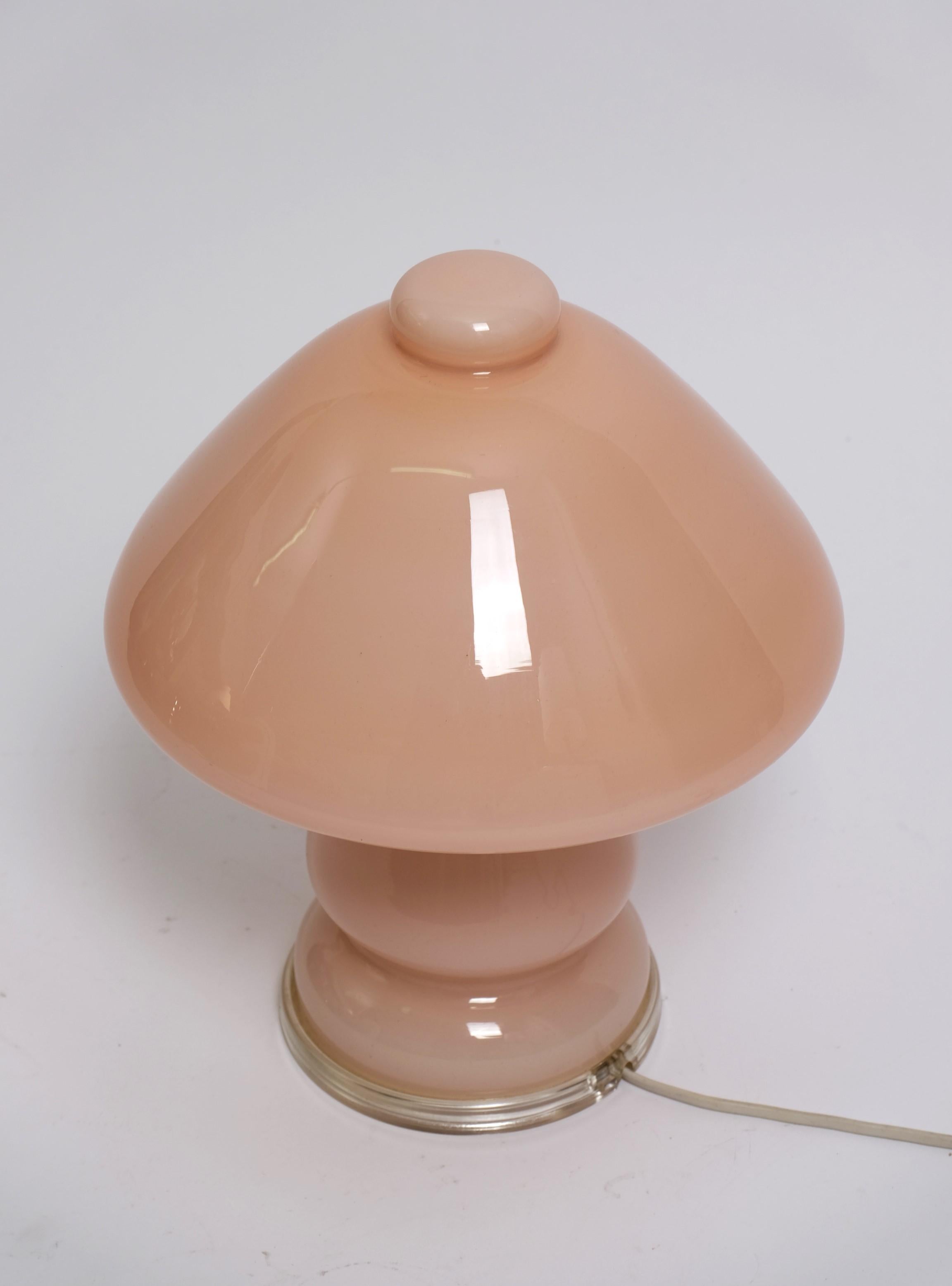 Mid-Century Modern Mushroom Table Lamp Pink Glass, Germany 1960s In Good Condition For Sale In München, BY