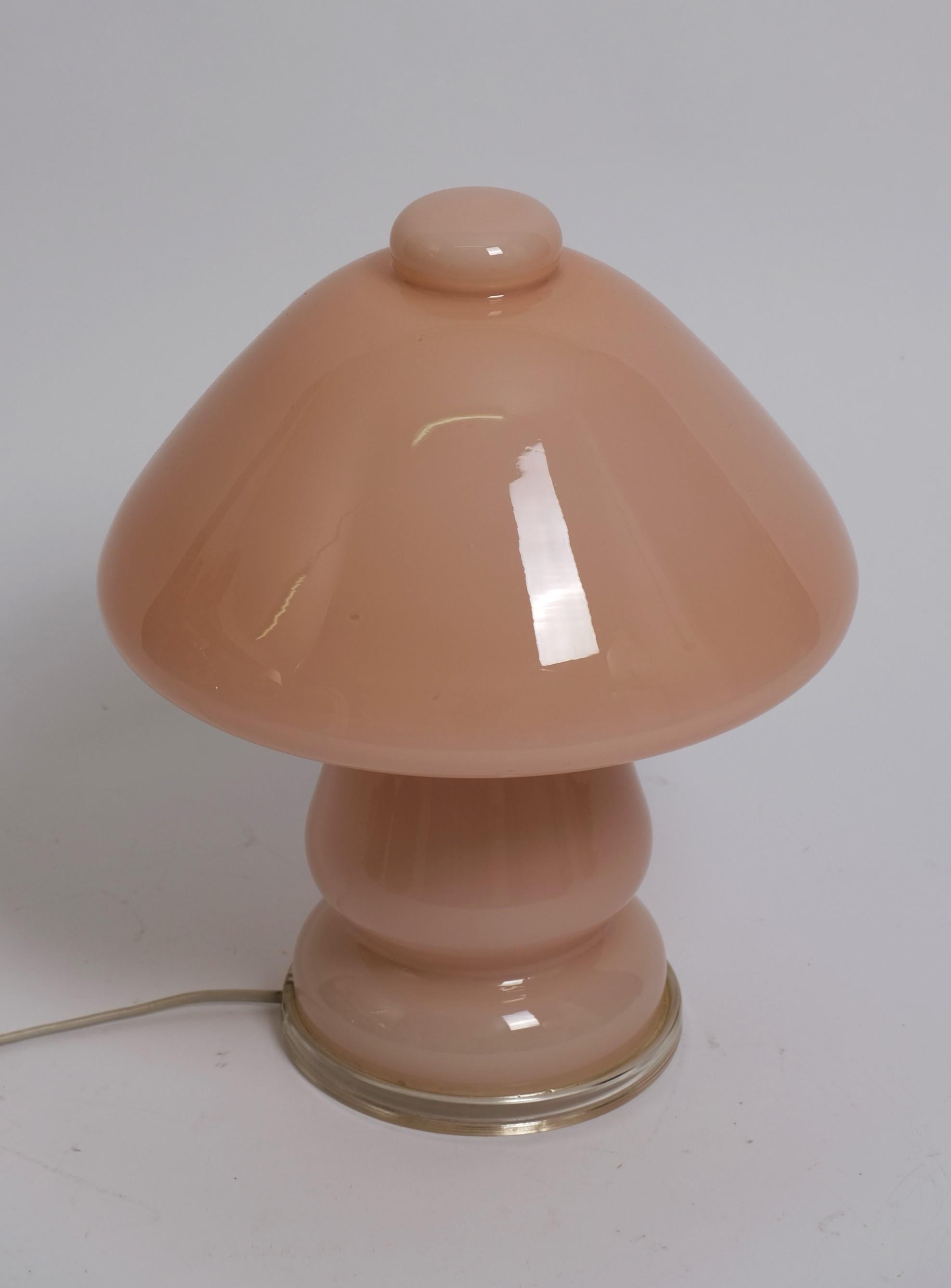 Moderne Pilz-Tischlampe aus der Mitte des Jahrhunderts aus rosa Glas, Deutschland 1960er Jahre im Angebot 3