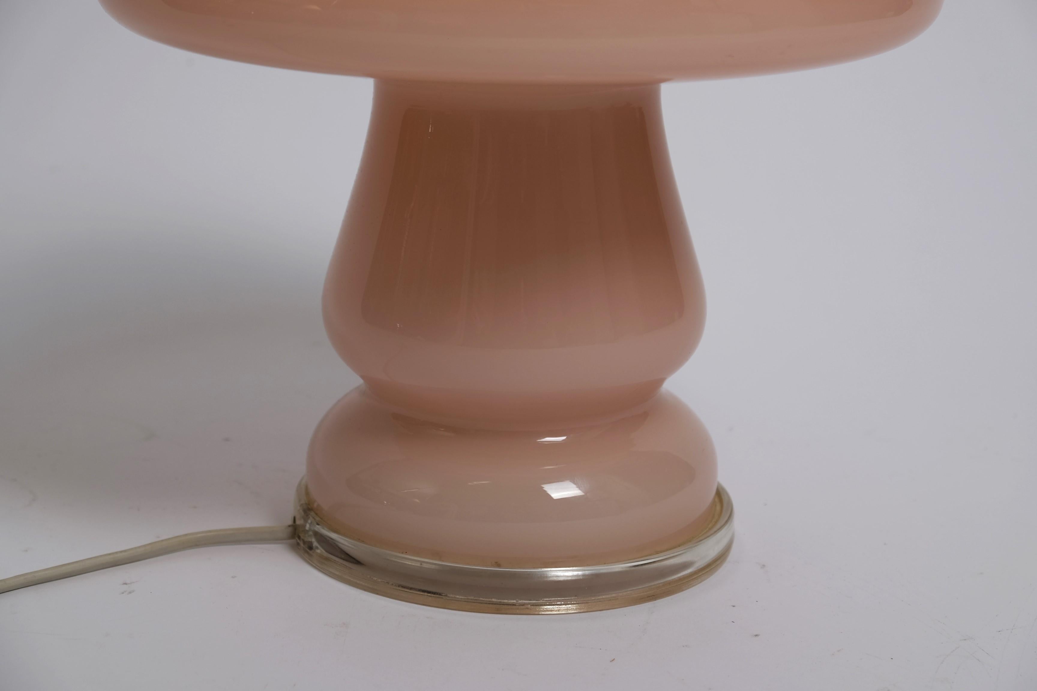 Moderne Pilz-Tischlampe aus der Mitte des Jahrhunderts aus rosa Glas, Deutschland 1960er Jahre im Angebot 5