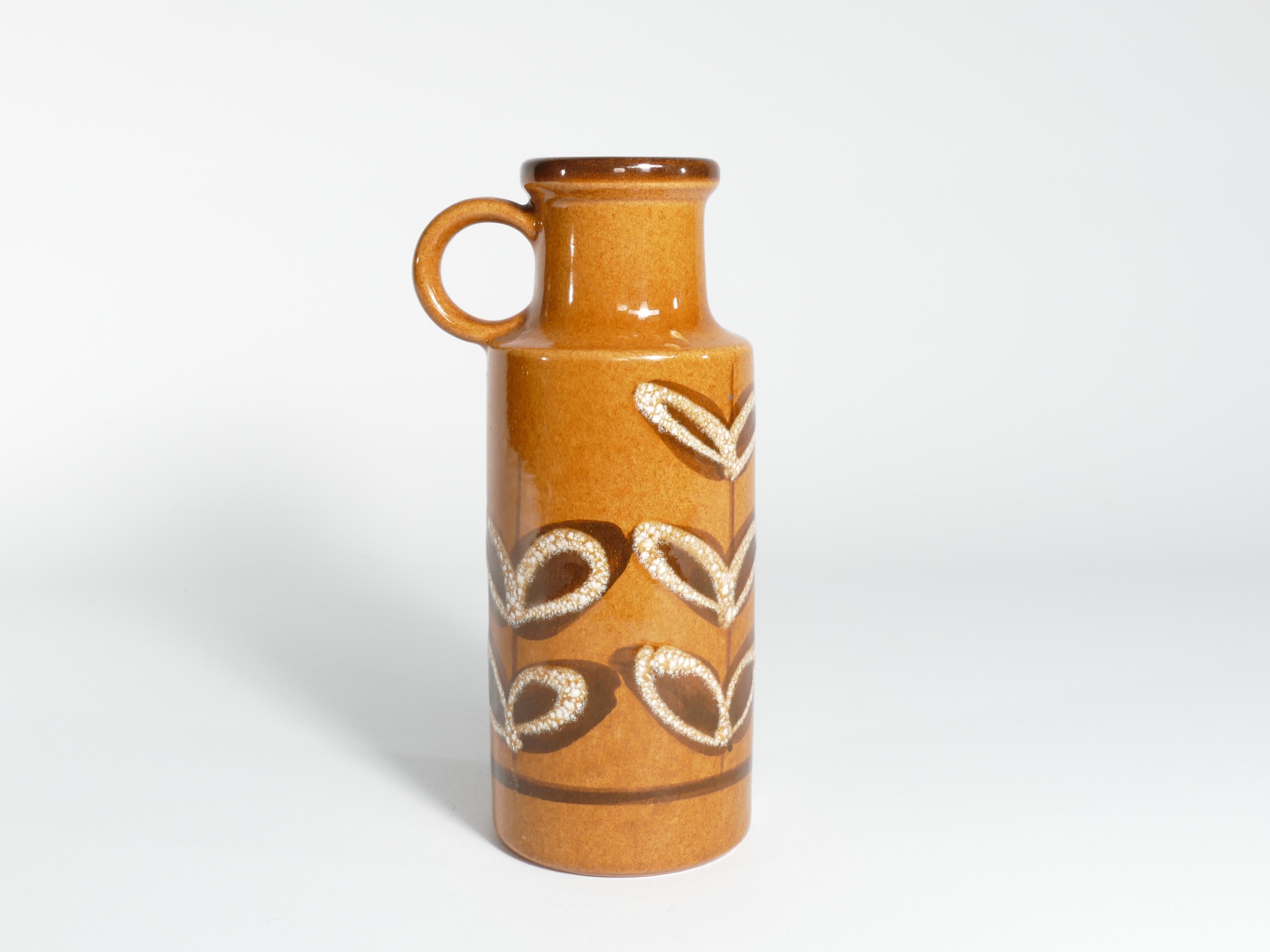 Moderne senffarbene gelbe Mid-Century-Vase von Scheurich, Deutschland, 1970er Jahre im Zustand „Gut“ im Angebot in Grythyttan, SE
