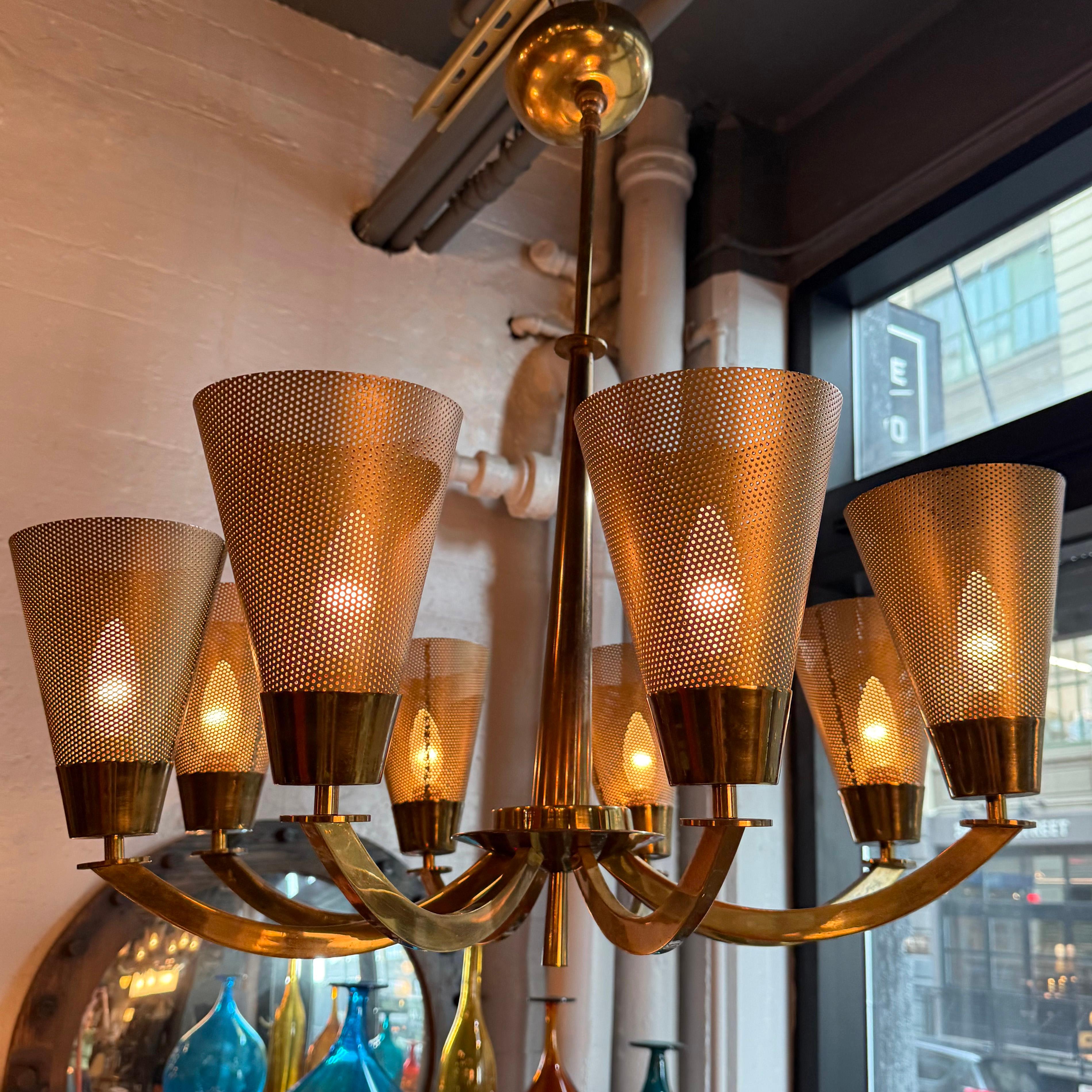 Mid-Century Modern Multi-Stem Brass Mesh Chandelier In Good Condition For Sale In Brooklyn, NY